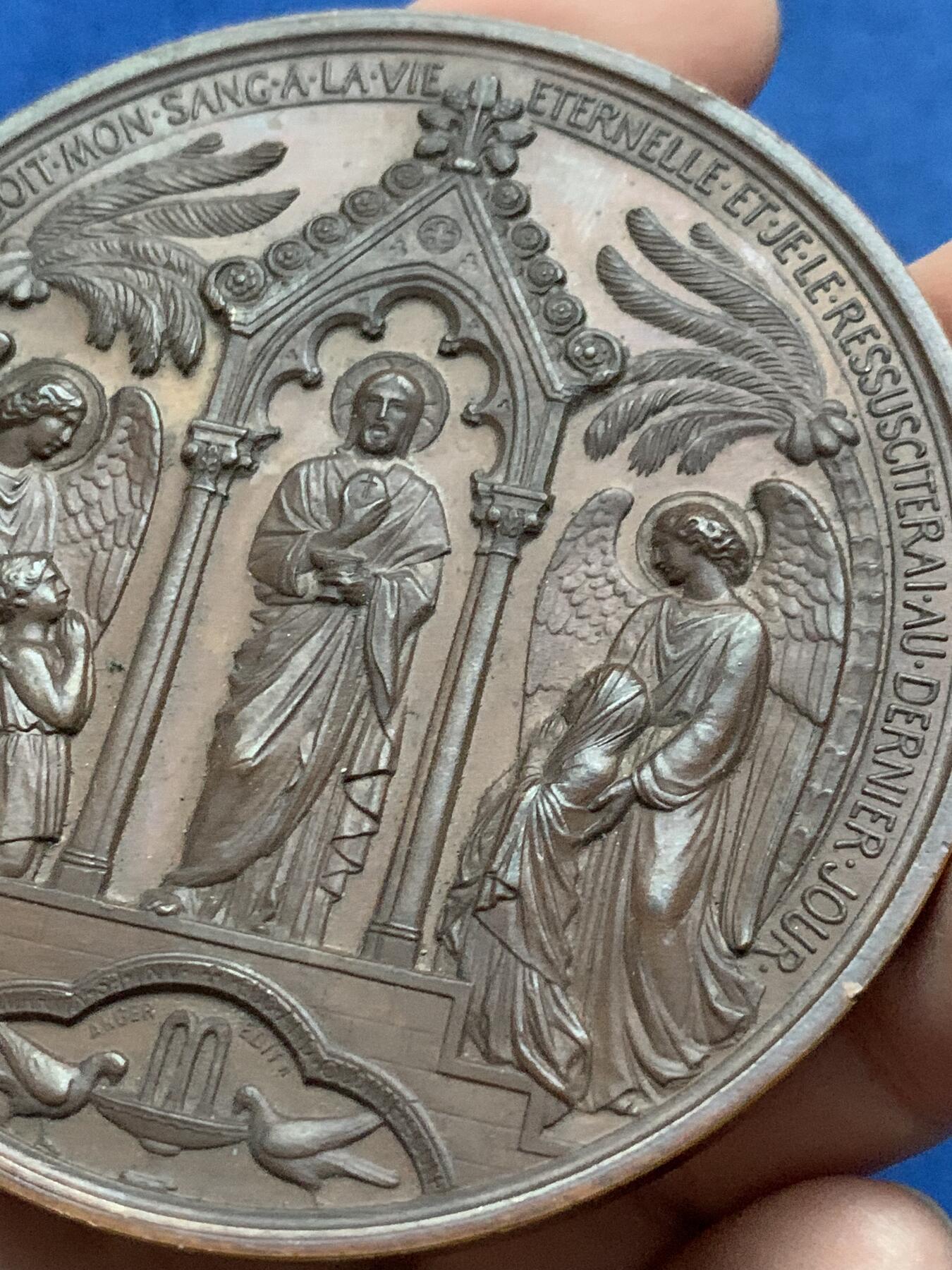 《竞宝斋》第443场 周日，周一，2场连拍 （全场包邮） 1884年法国圣餐洗礼大铜章 好品 145.6克 69mm 丰饶角铜标 原盒