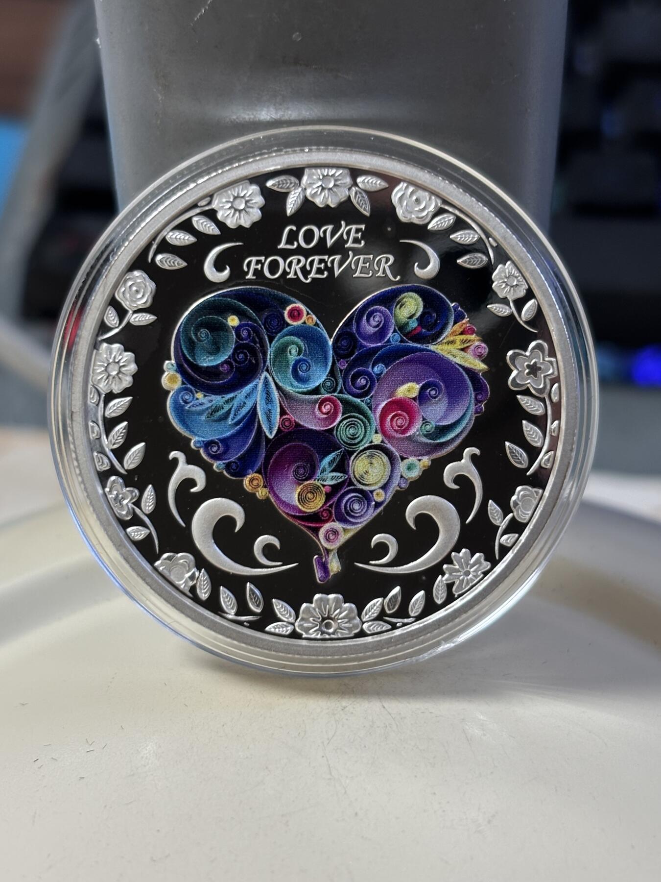 第184期拍卖 乍得2018年永恒的爱彩色1盎司纪念银币，999银，发行1000枚