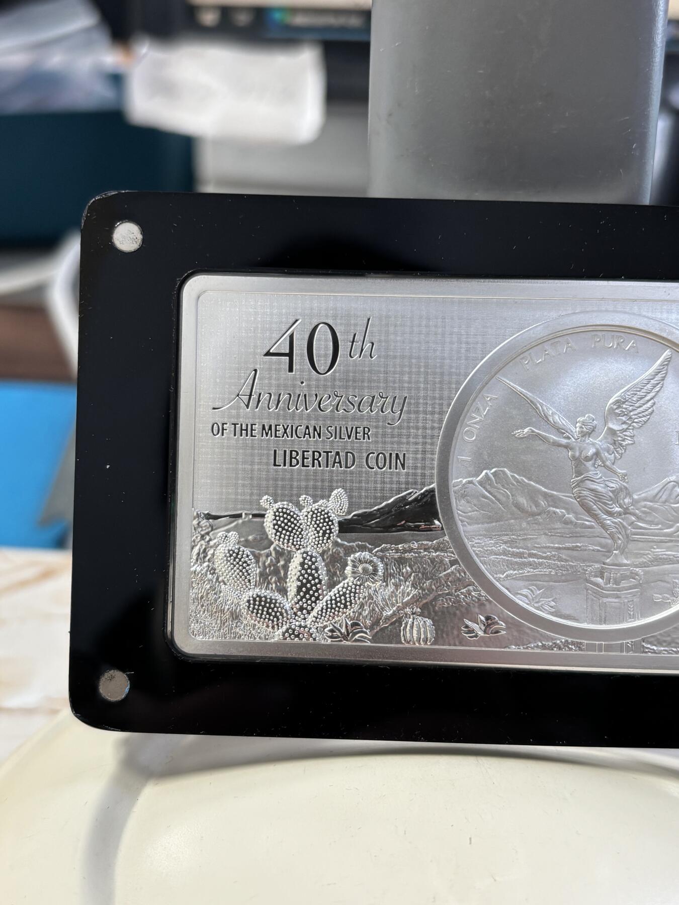 第184期拍卖 墨西哥2022年自由女神银币发行40周年1盎司银币+2盎司银条，999银，发行2022套