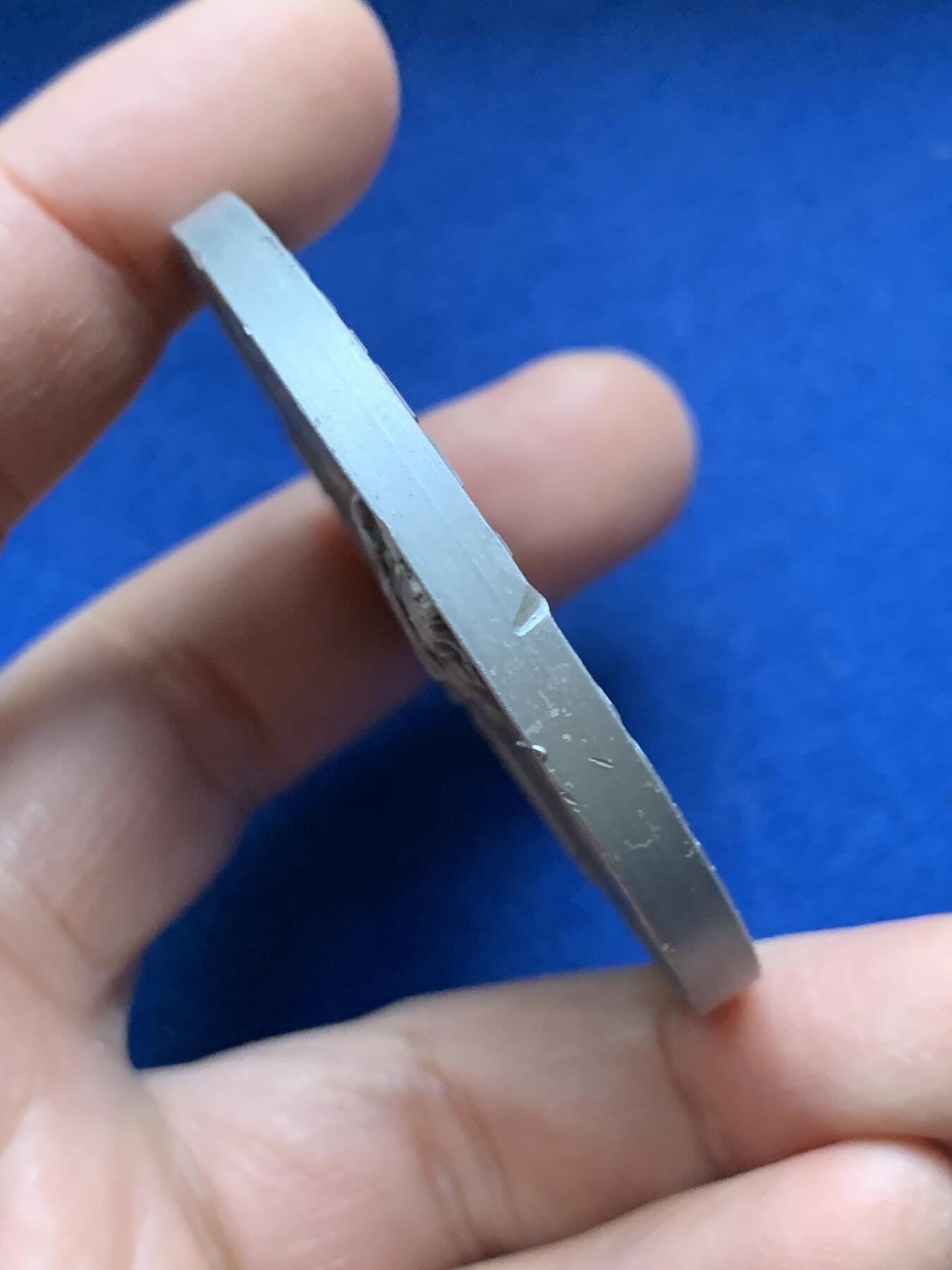 《竞宝斋》第443场 周日，周一，2场连拍 （全场包邮） 苏联彼得大帝夏宫花园之战争女神“贝罗娜”大章，合金材质，高浮雕精美工艺，原铸带官方厂标，非后期翻铸，直径57mm，重量28.45g，细节见图。