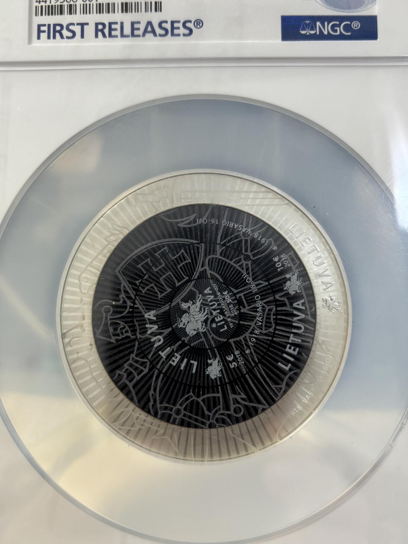 第183期拍卖 立陶宛2018年建国百年中空环形20欧纪念银币NGC-PF70首期蓝标无盒无证书，925银，28.28克，中间的有脱落