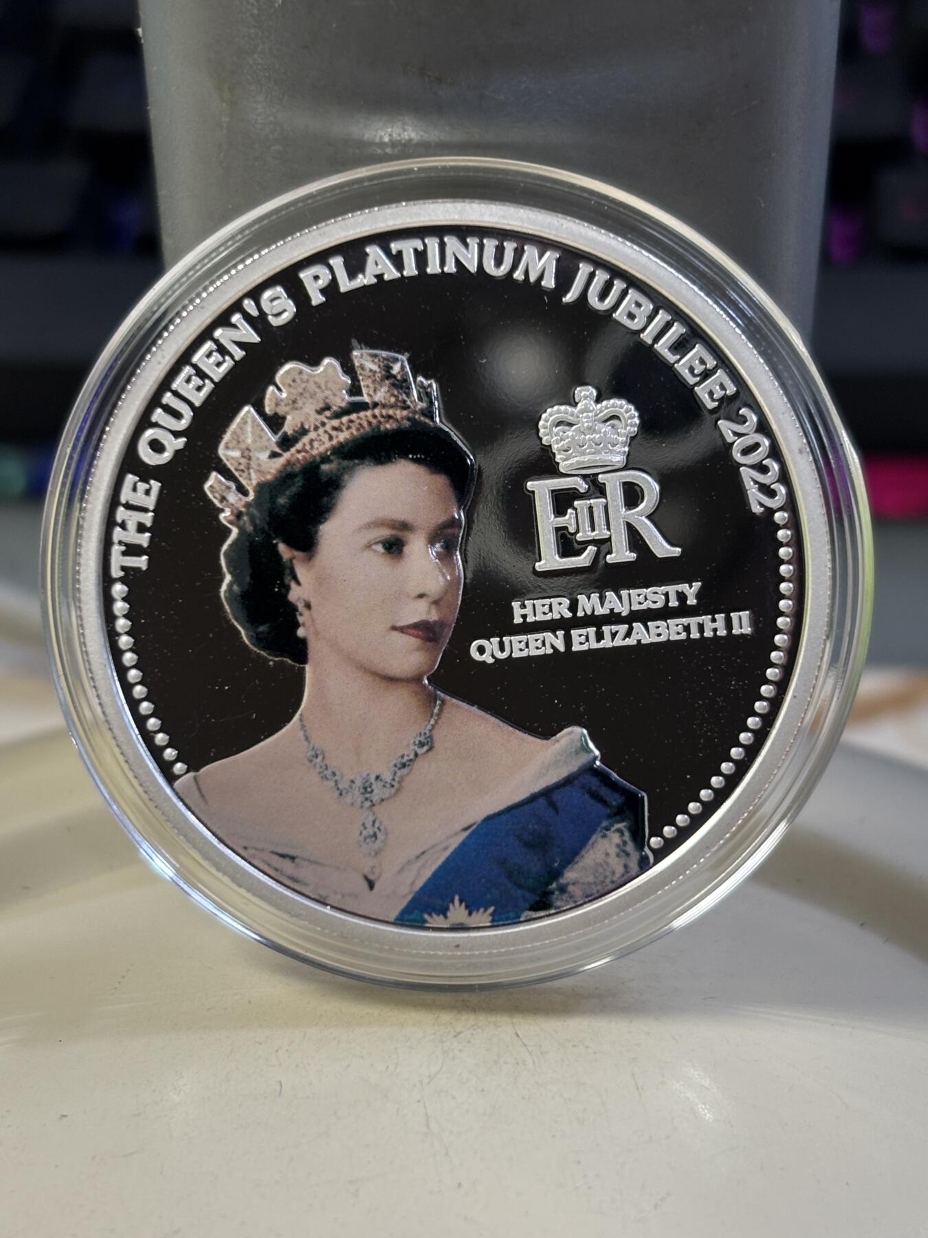 第183期拍卖 卡装萨摩亚2022年伊丽莎白二世登基70周年镀银彩色纪念币