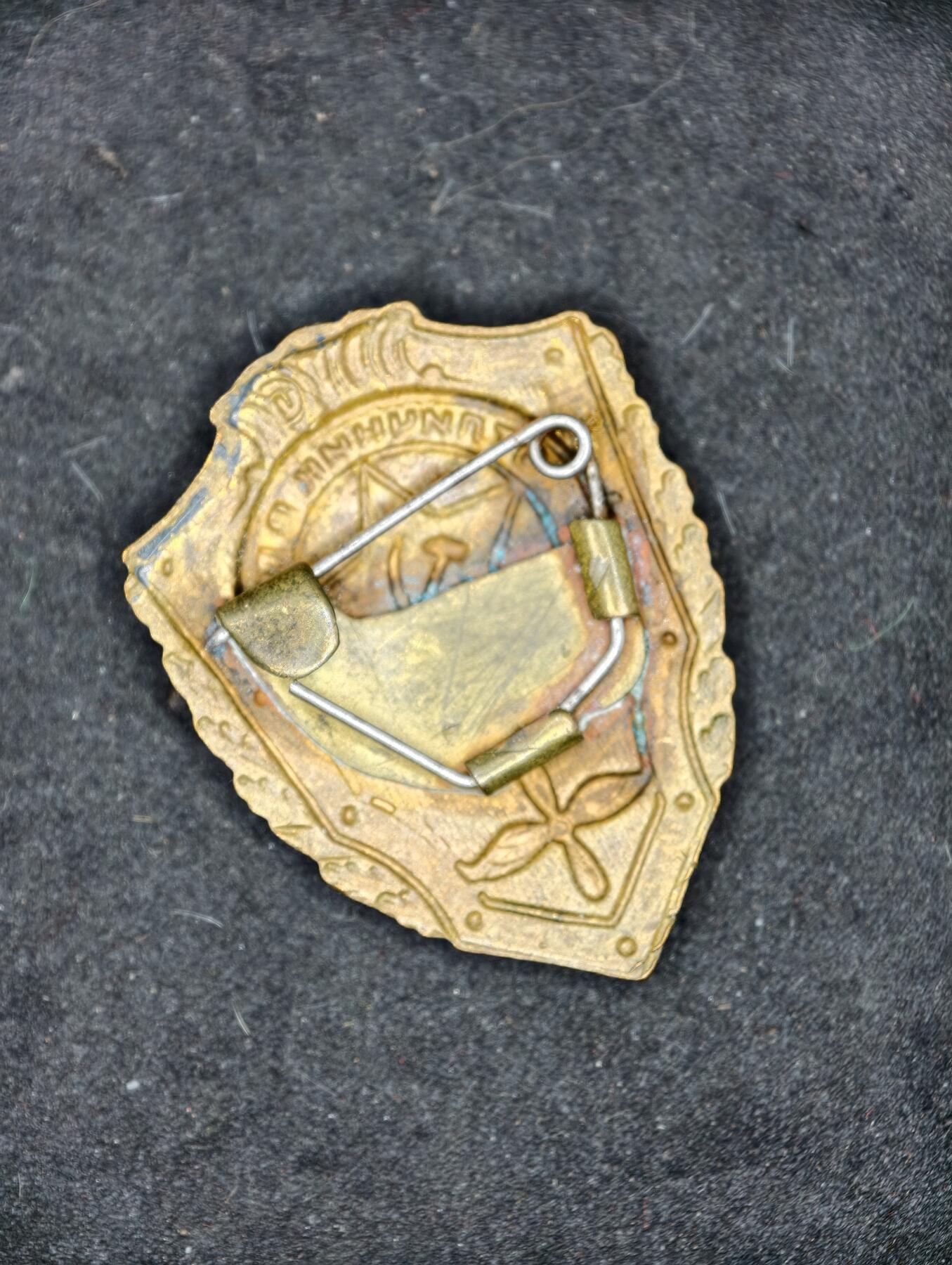 凯旋世界勋赏（第20期）（欢迎送拍）（对拍品有疑问请询问客服，不接受到手刀，出价默认拍品品相。请认真阅读拍卖规则！出价默认已认可！）（收到货请录制开箱视频，无视频概不处理问题。） 苏联空军优秀士兵证章