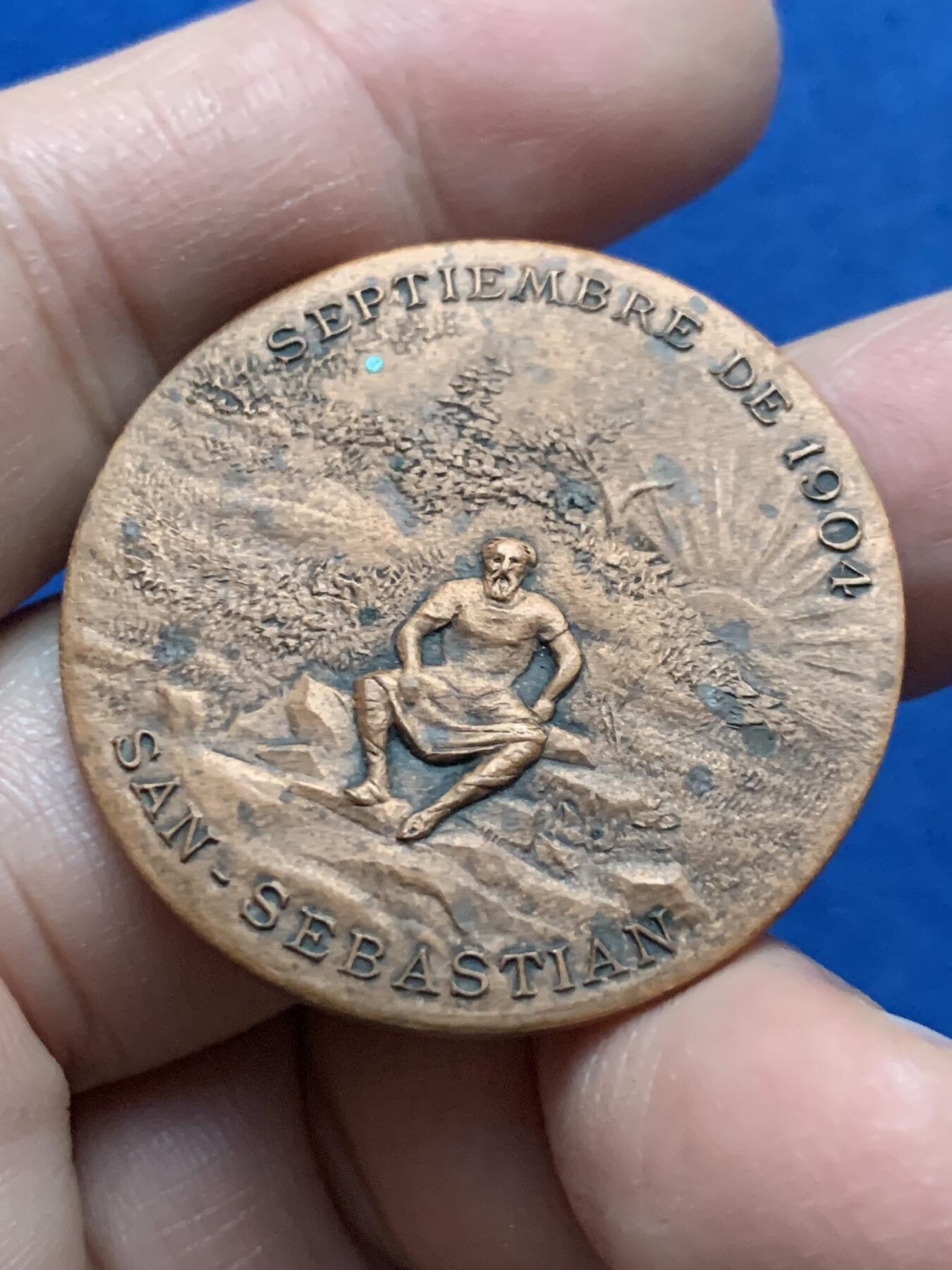 《竞宝斋》第443场 周日，周一，2场连拍 （全场包邮） 1904年西班牙圣塞巴斯蒂安民族志展览会纪念铜章 20.1克 36.5mm 带盒