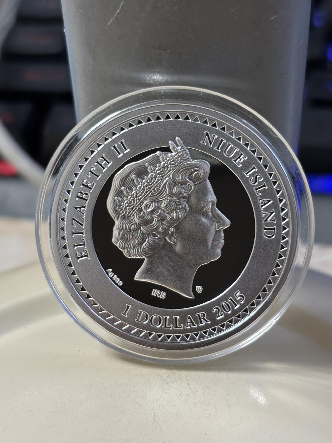 第184期拍卖 纽埃2015年人类的灵魂世界彩色17.5克纪念银币2，999银，发行1555枚