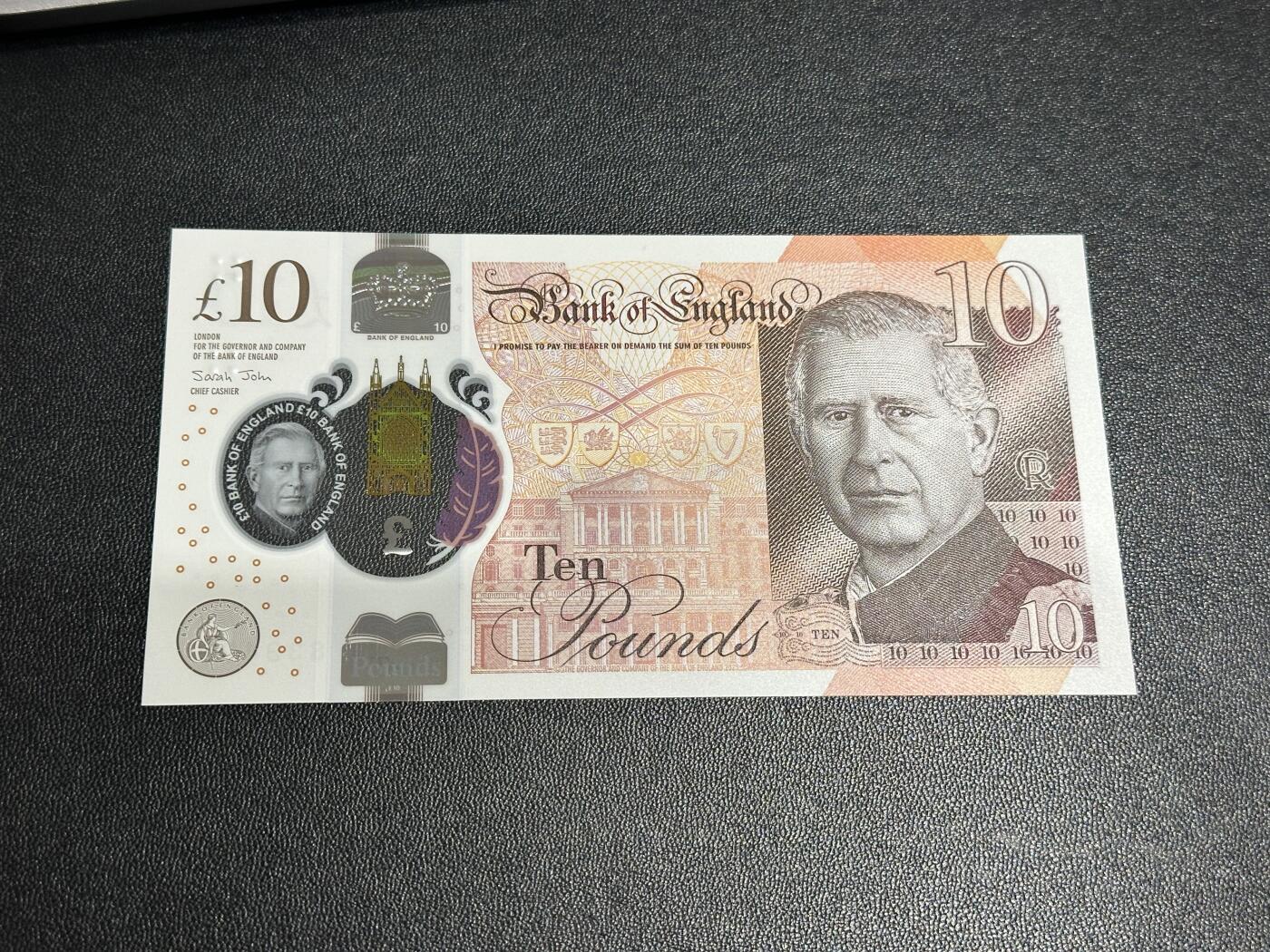 《外钞收藏家》第五百九十期（欧洲强钞、港币、硬通货及丰富裸币大拍场）（本平台长期征集拍品、欢迎藏友们联系合作） 2023年英国查尔斯版10镑 全新UNC