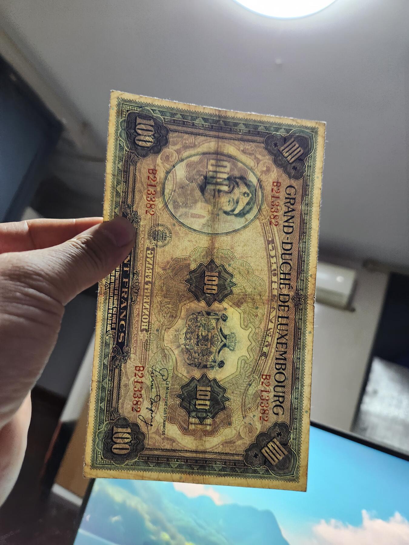 12月3号晚上8点 外国纸币自动截拍第67场 英文数字冠 第二版