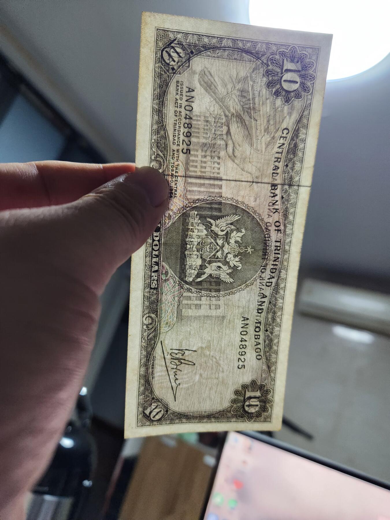 12月3号晚上8点 外国纸币自动截拍第67场 特立尼达和多巴哥纸币 1964年独立后第一版10元 首签 极美品