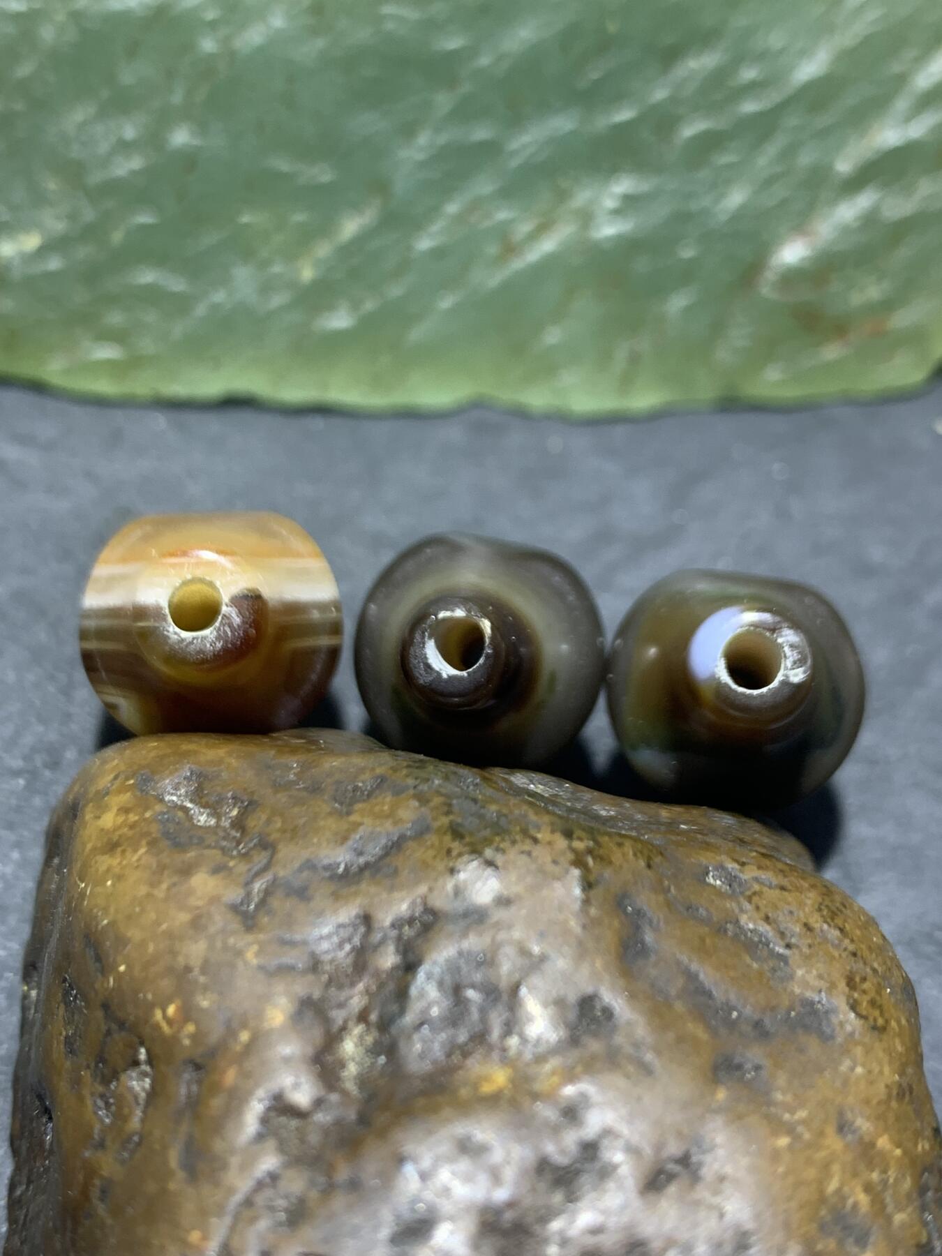 高玉化纹缠丝玛瑙随形通货碟珠一组，