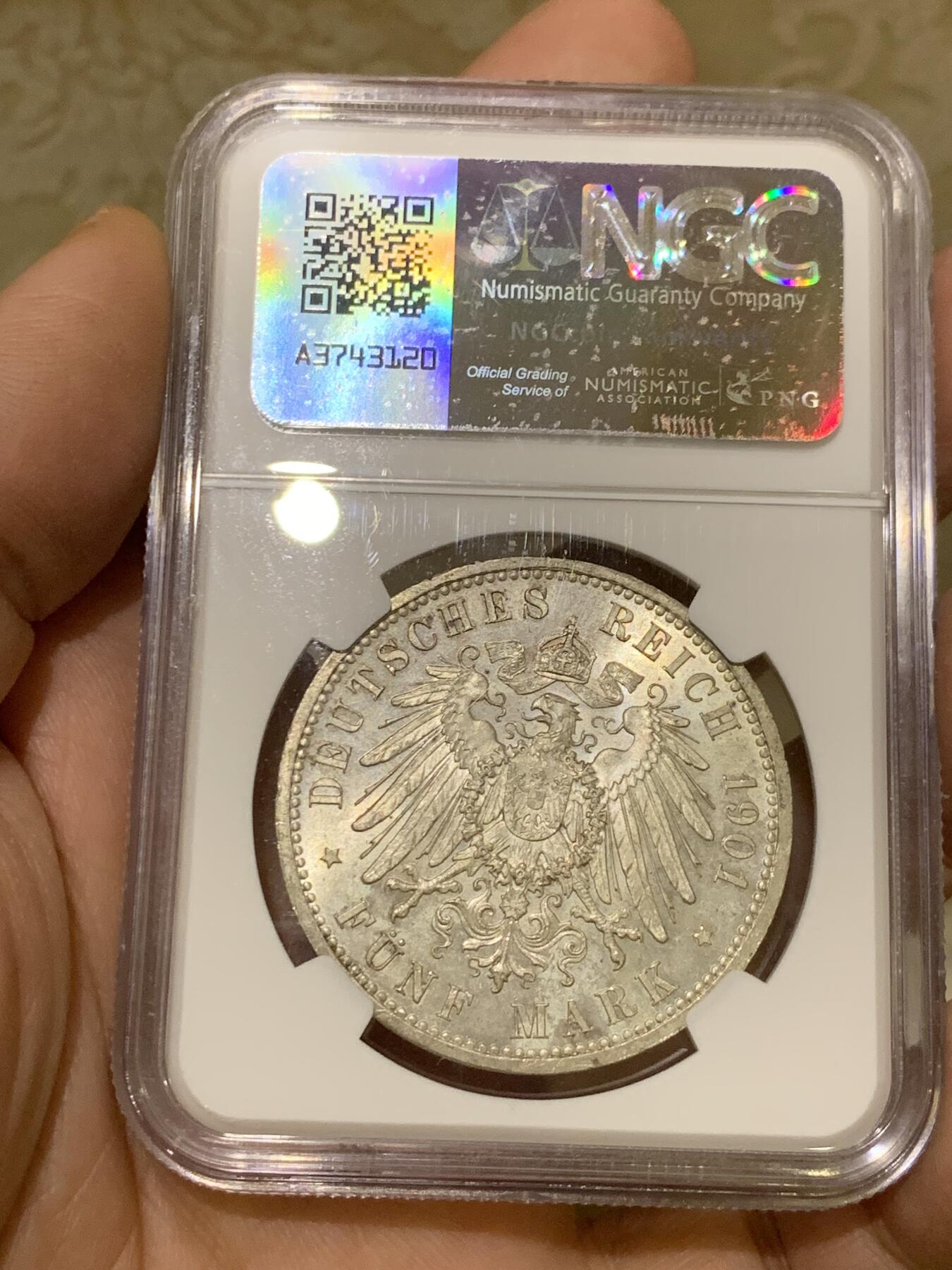 《竞宝斋》第443场 周日，周一，2场连拍 （全场包邮） NGC MS65 德国1901年普鲁士建国200周年5马克大银币 黄油包浆 德系高分大银币一路狂飙 珍惜国内现货机会