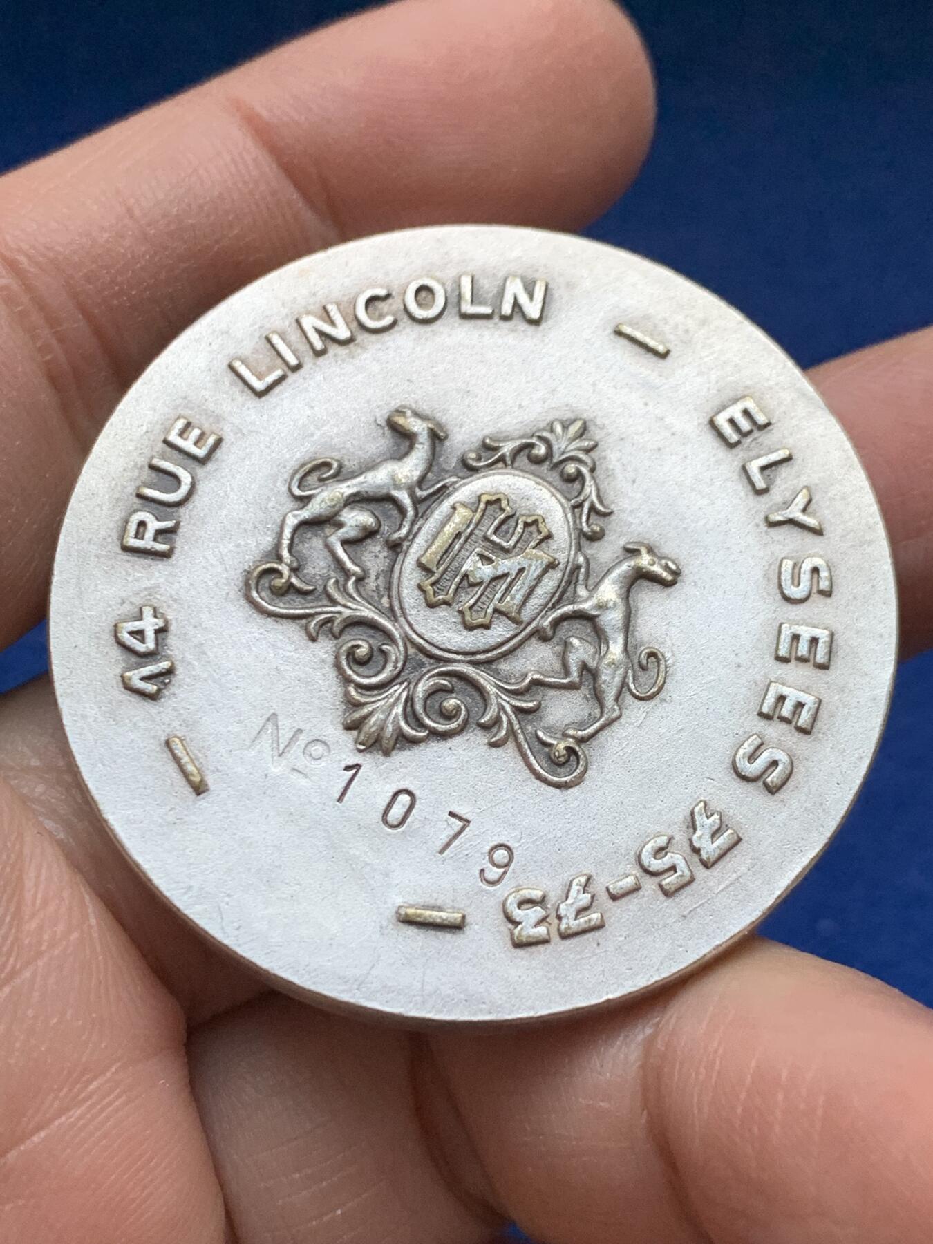 《竞宝斋》第443场 周日，周一，2场连拍 （全场包邮） 法国汉诺香槟高浮雕镀银铜章 场景细腻 直径44.8mm 重量40.2g