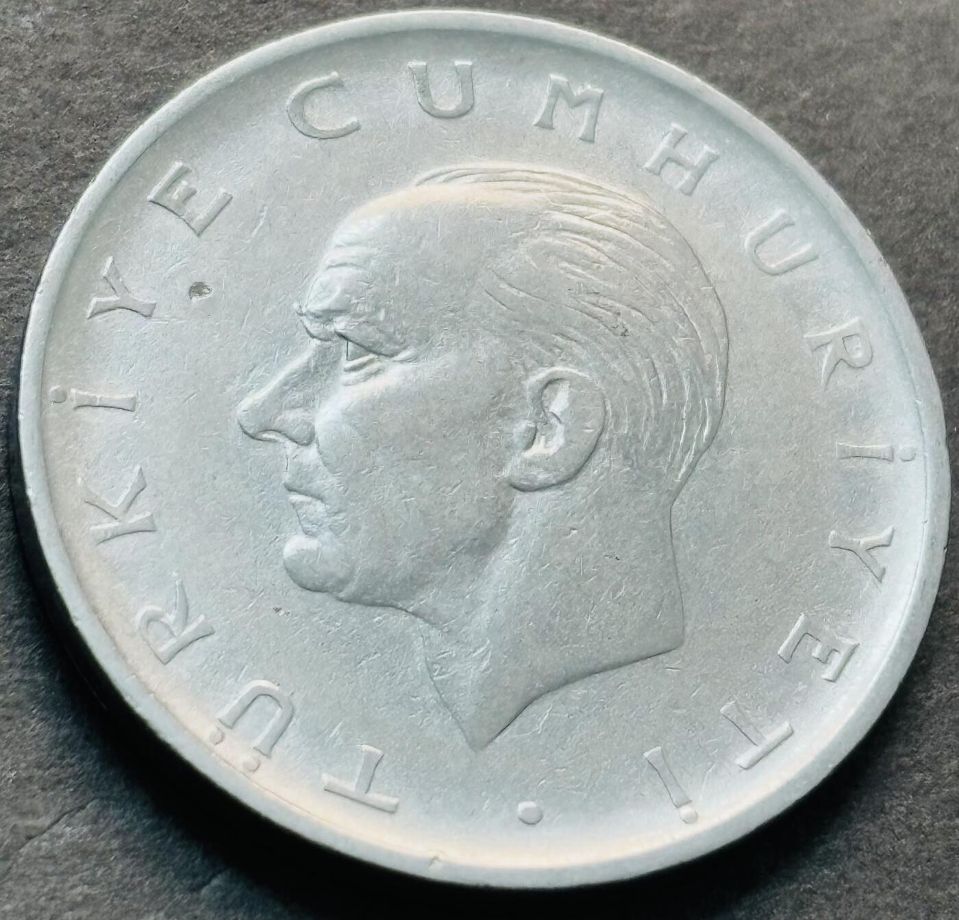 文馨钱币收藏第 284 场，【 长期接收代拍品】老藏家拍品南朝鲜李承晚时期货币，泰国大型纪念币，土耳其各时期及各国套币场 星月形向左 1960 年土耳其 1 里拉大币，有磁版