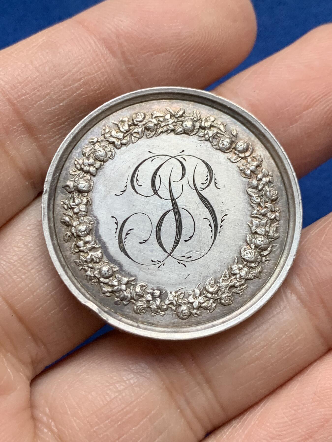 《竞宝斋》第443场 周日，周一，2场连拍 （全场包邮） 法国婚章 16.4克 33.2mm 1859 手指银标 不多见的品种