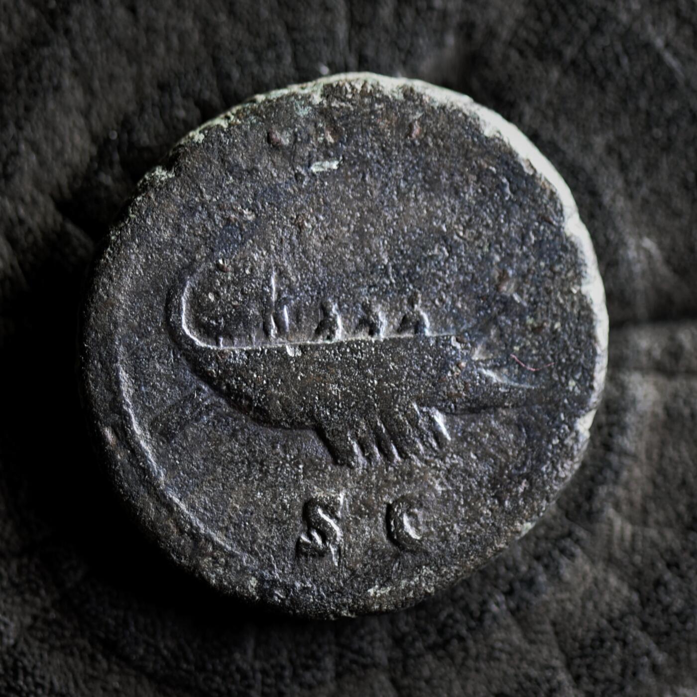 【良泉】【元旦直播场】1月1日晚19.30点开拍！208组西方古代钱币、日本朝鲜花钱 【罕见】公元125-128年【古罗马】五贤帝-哈德良打制“战船”阿斯铜币，重8.54克