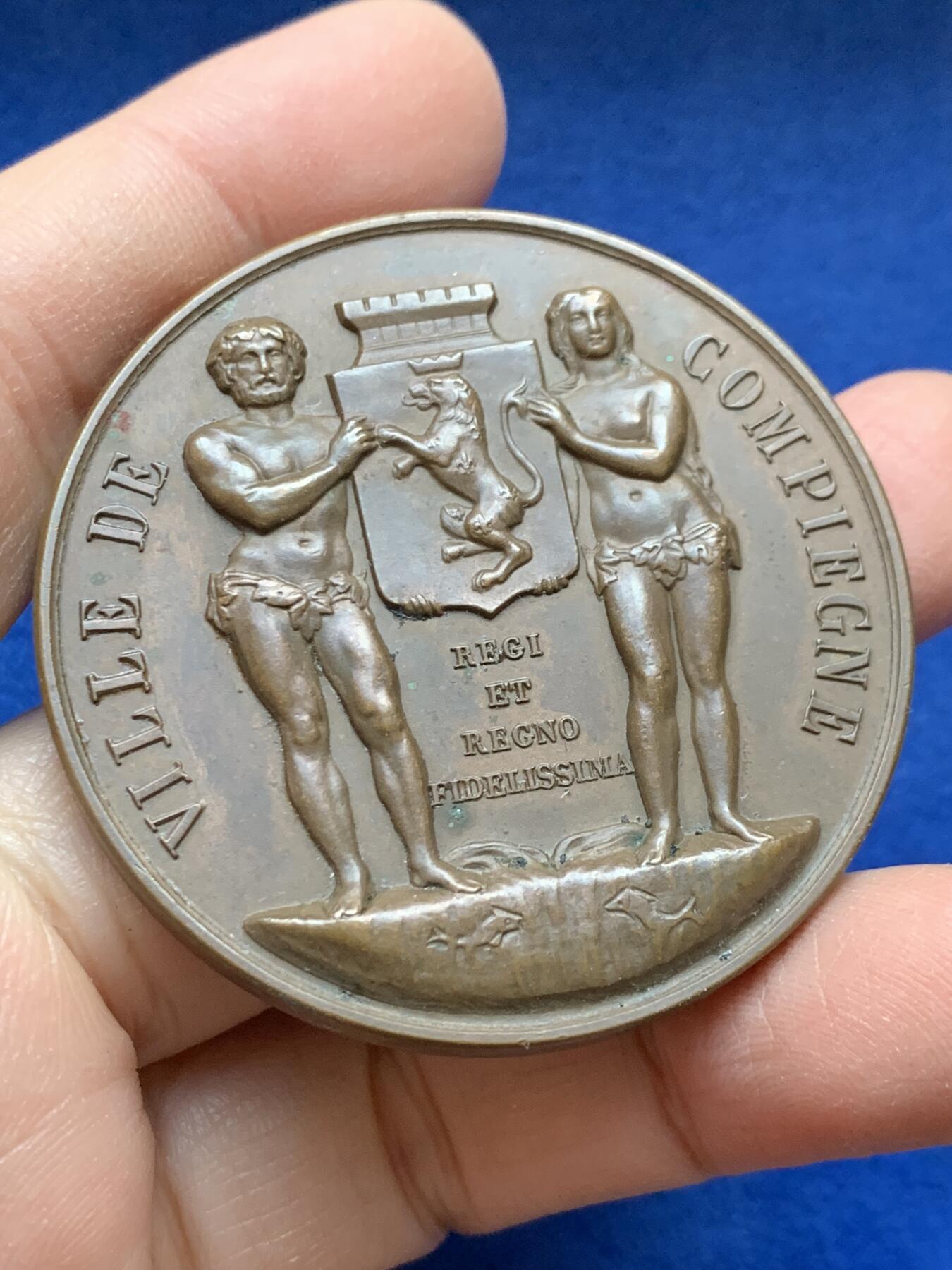 《竞宝斋》第443场 周日，周一，2场连拍 （全场包邮） 法国贡比涅市卓越贡献大铜章 直径50.5mm 重量76.3克 1979 丰饶角铜标