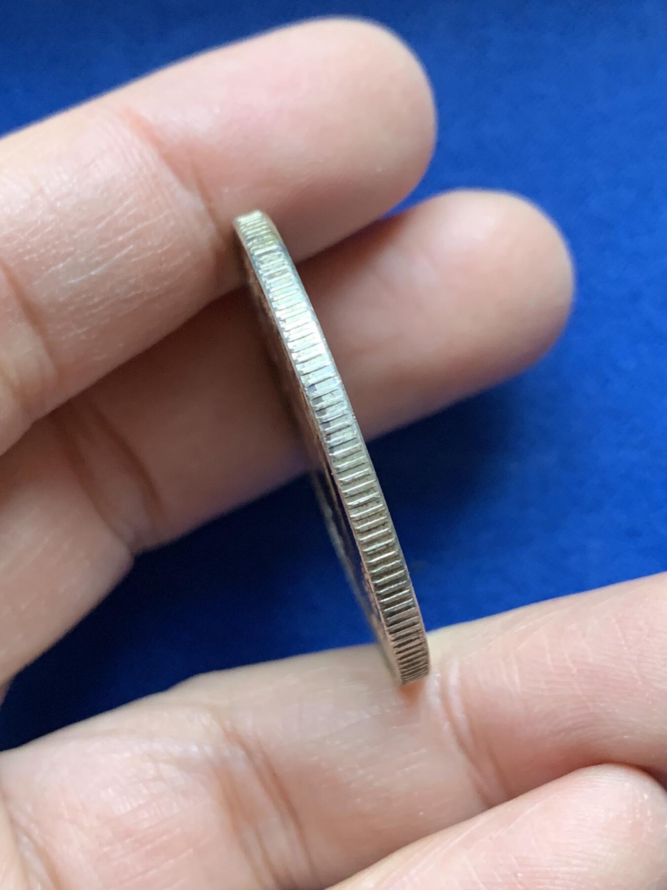 《竞宝斋》第443场 周日，周一，2场连拍 （全场包邮） 中国台湾省1965年孙中山先生百年诞辰100元纪念银币 细节见图