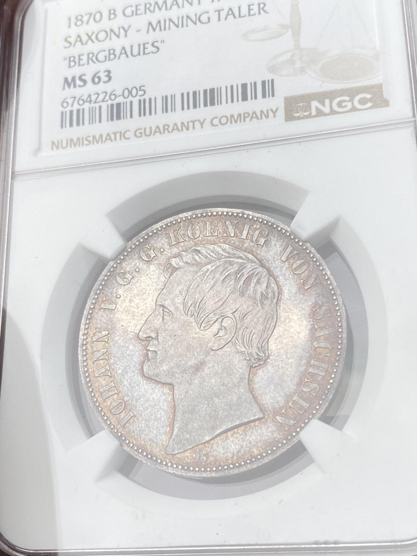万国钱币拍卖第056期 NGC MS63 1870年德国萨克森流通矿业泰勒银币 双矿工护盾 淡玫瑰色五彩收藏品质