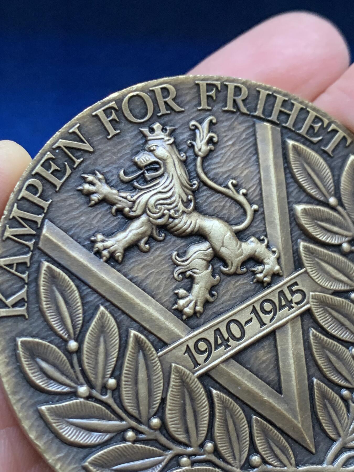 《竞宝斋》第443场 周日，周一，2场连拍 （全场包邮） 挪威为自由而战系列二战纪念章 112.2克 60.7mm