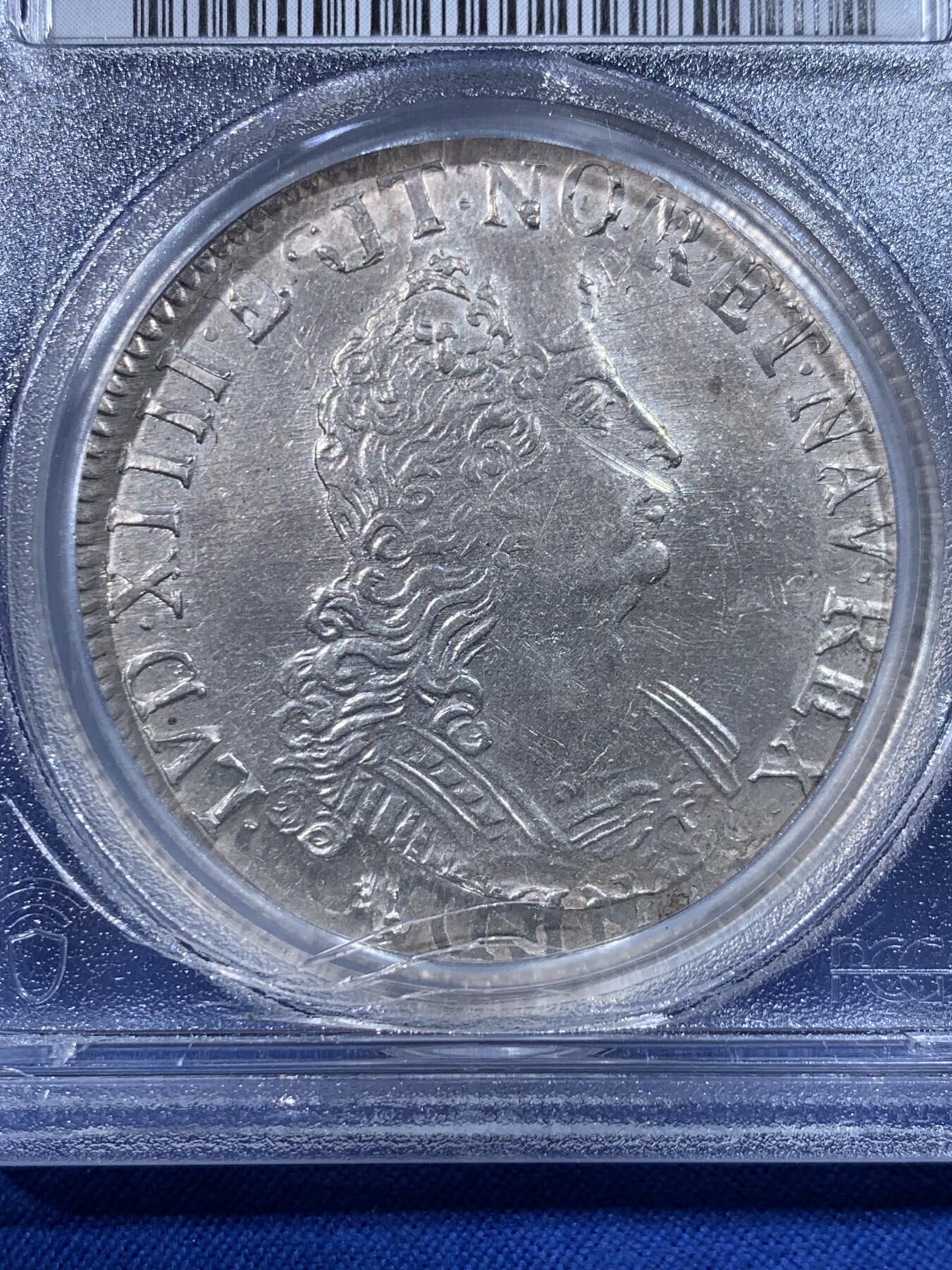 《竞宝斋》第443场 周日，周一，2场连拍 （全场包邮） PCGS UNC 法国1704-9 路易十四 太阳王 埃居大银币 打制清晰 能达到UNC等级的太阳王不容易 P加厚盒封装 盒子有裂纹