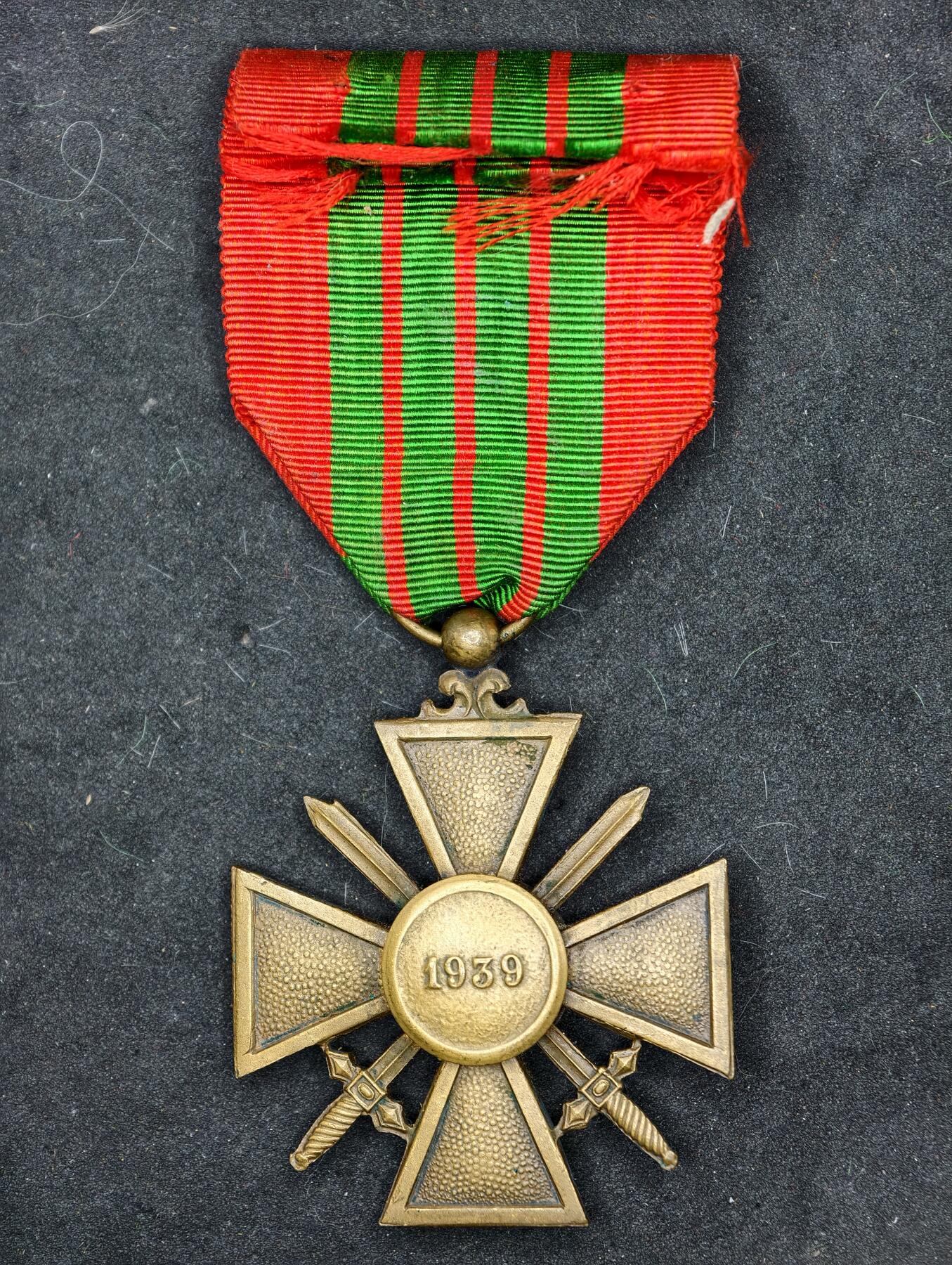 凯旋世界勋赏（第20期）（欢迎送拍）（对拍品有疑问请询问客服，不接受到手刀，出价默认拍品品相。请认真阅读拍卖规则！出价默认已认可！）（收到货请录制开箱视频，无视频概不处理问题。） 法国1939战争十字奖章