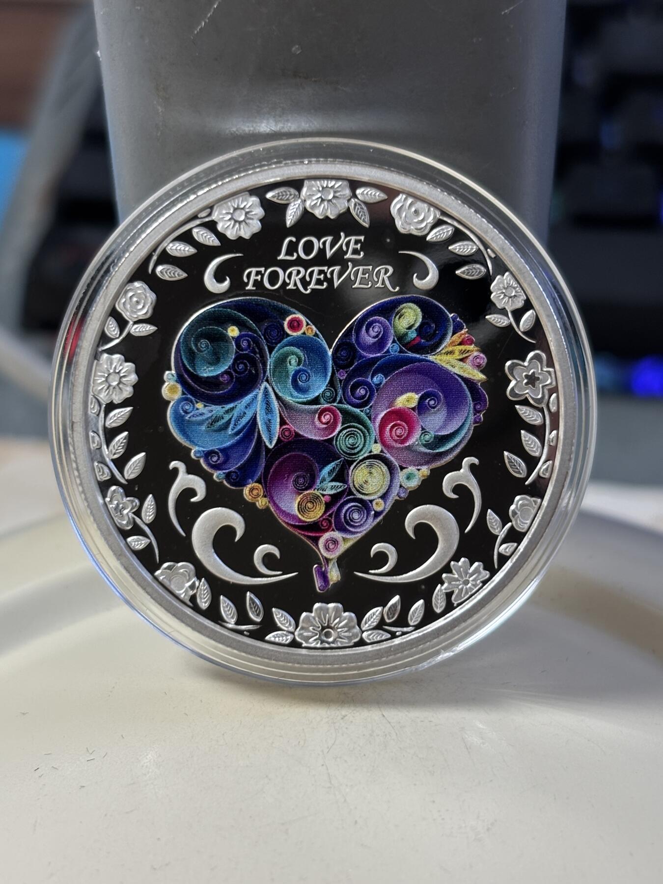 第184期拍卖 乍得2018年永恒的爱彩色1盎司纪念银币，999银，发行1000枚