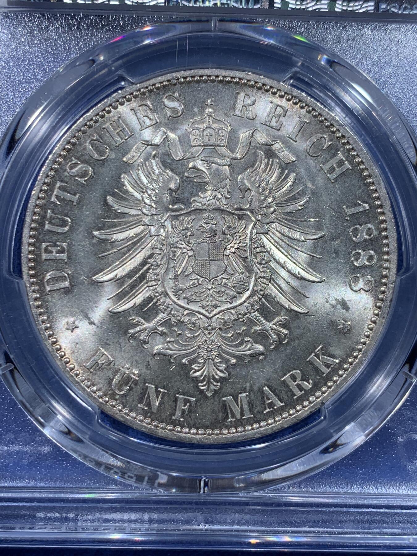 《竞宝斋》第443场 周日，周一，2场连拍 （全场包邮） PCGS MS64 德国普鲁士1888年弗里德里希短翅鹰流通5马克银币，大热门品种，十字转光 ，细节见图。
