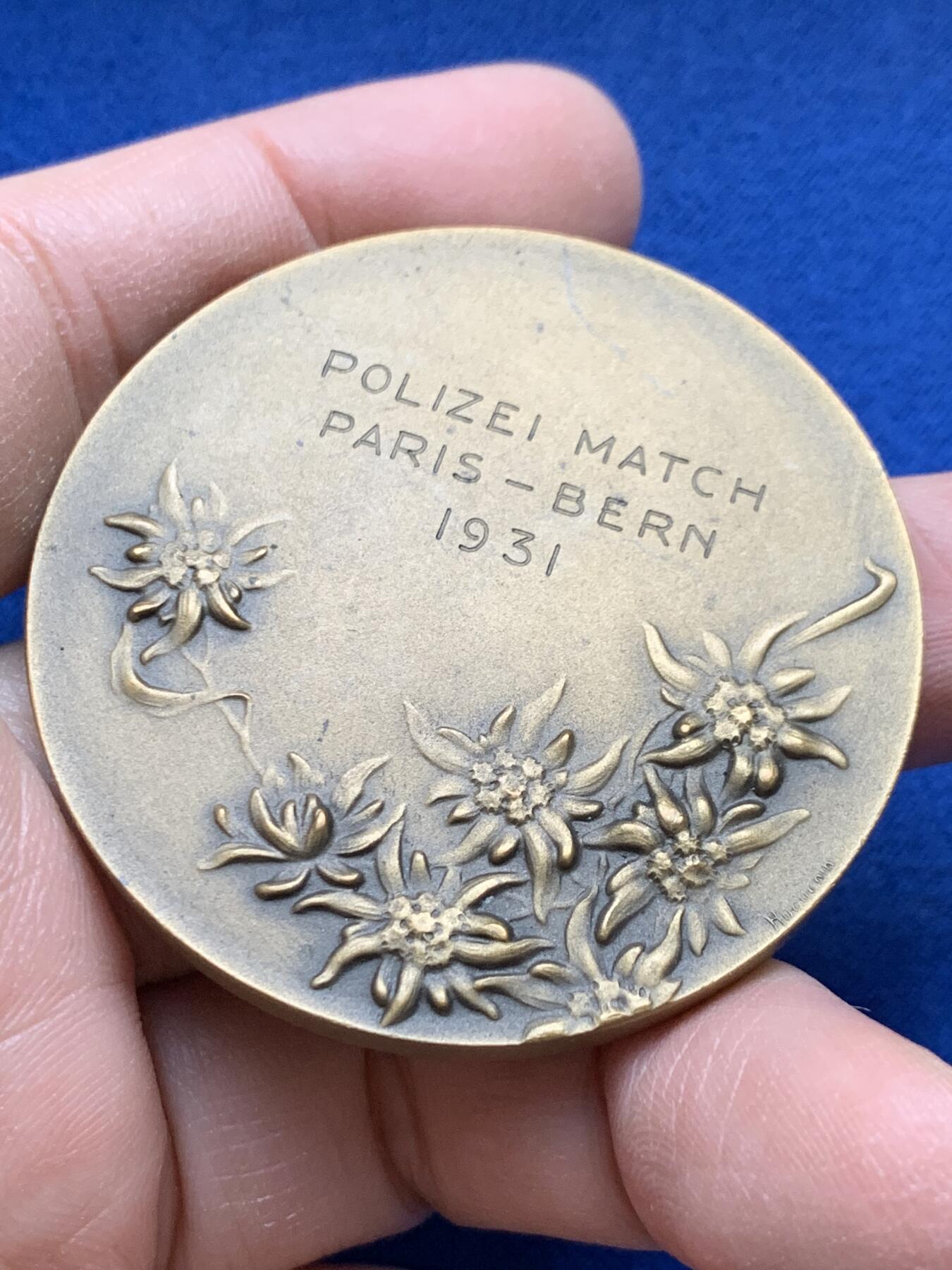 《竞宝斋》第443场 周日，周一，2场连拍 （全场包邮） 1931年法国巴黎与瑞士伯尔尼国际警察跨国赛事纪念铜章 60.8克 49.5mm