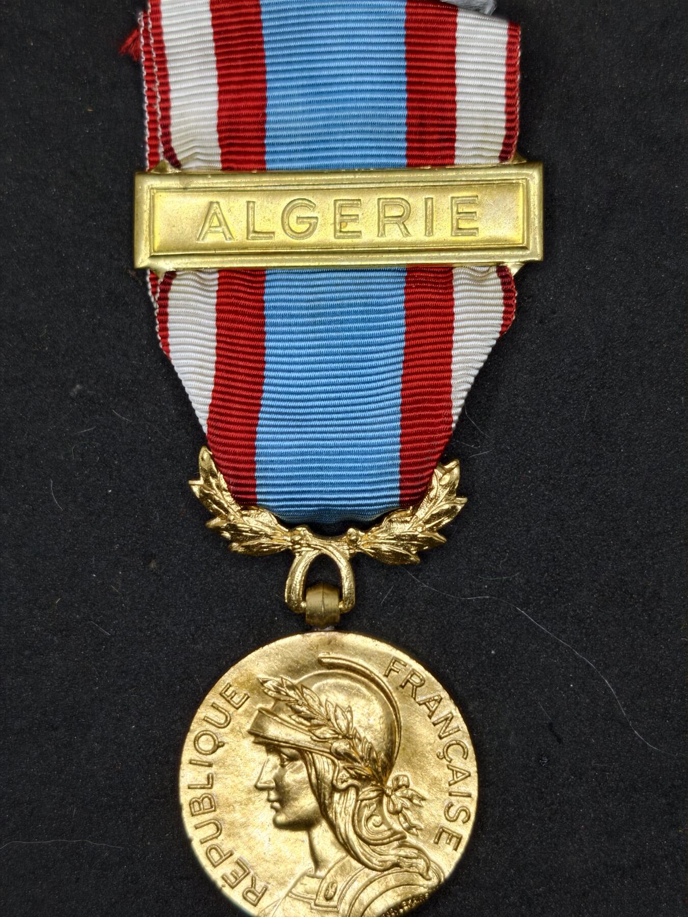凯旋世界勋赏（第20期）（欢迎送拍）（对拍品有疑问请询问客服，不接受到手刀，出价默认拍品品相。请认真阅读拍卖规则！出价默认已认可！）（收到货请录制开箱视频，无视频概不处理问题。） 法国阿尔及利亚奖章