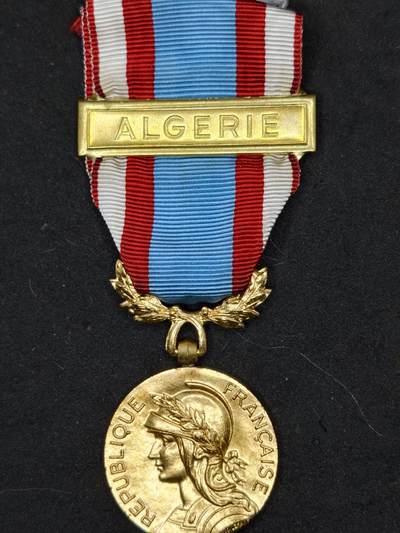凯旋世界勋赏（第20期）（欢迎送拍）（对拍品有疑问请询问客服，不接受到手刀，出价默认拍品品相。请认真阅读拍卖规则！出价默认已认可！）（收到货请录制开箱视频，无视频概不处理问题。） - 法国阿尔及利亚奖章