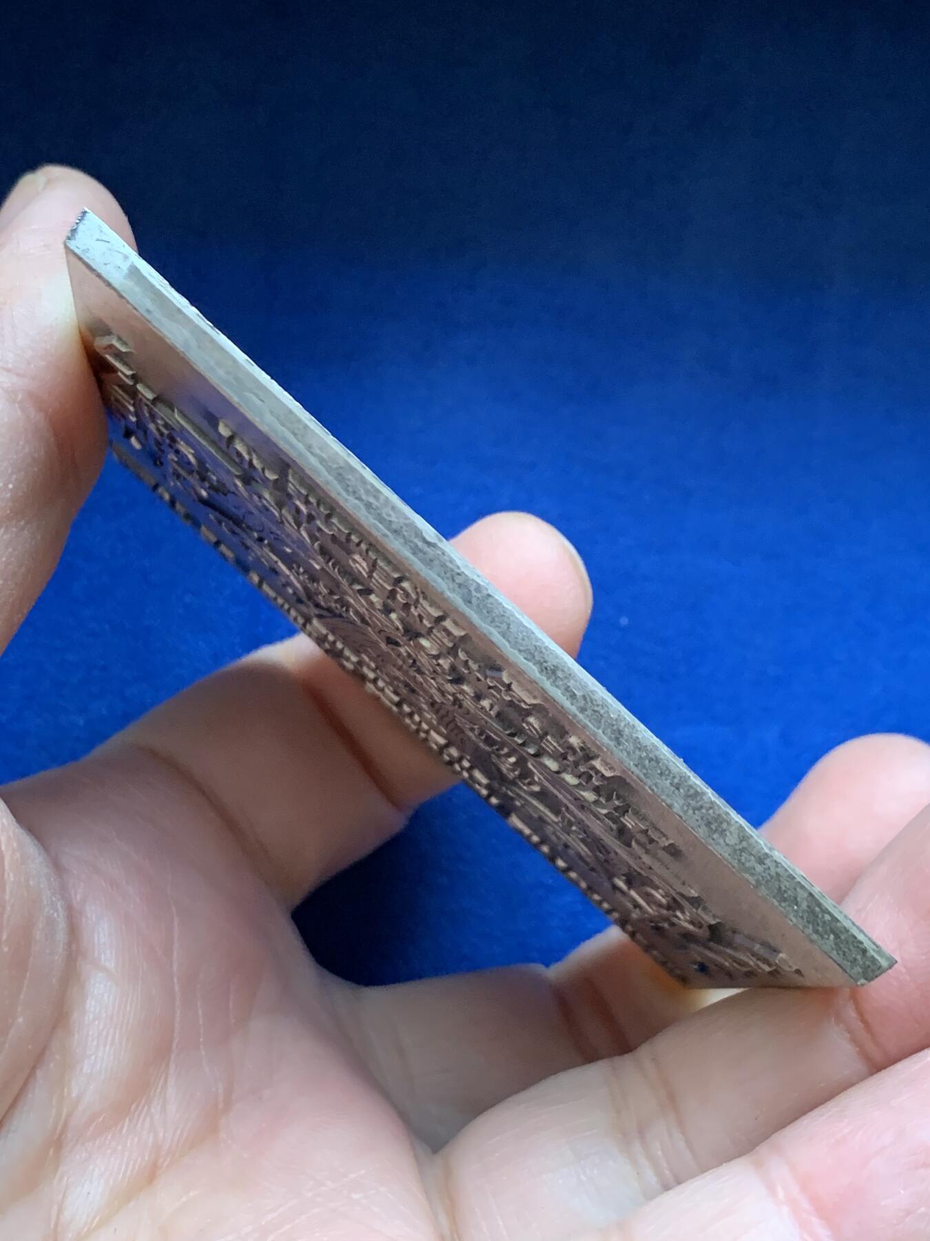 《竞宝斋》第443场 周日，周一，2场连拍 （全场包邮） 法国图勒国家兵工厂200周年方型纪念章 117.5克 50.7*76mm