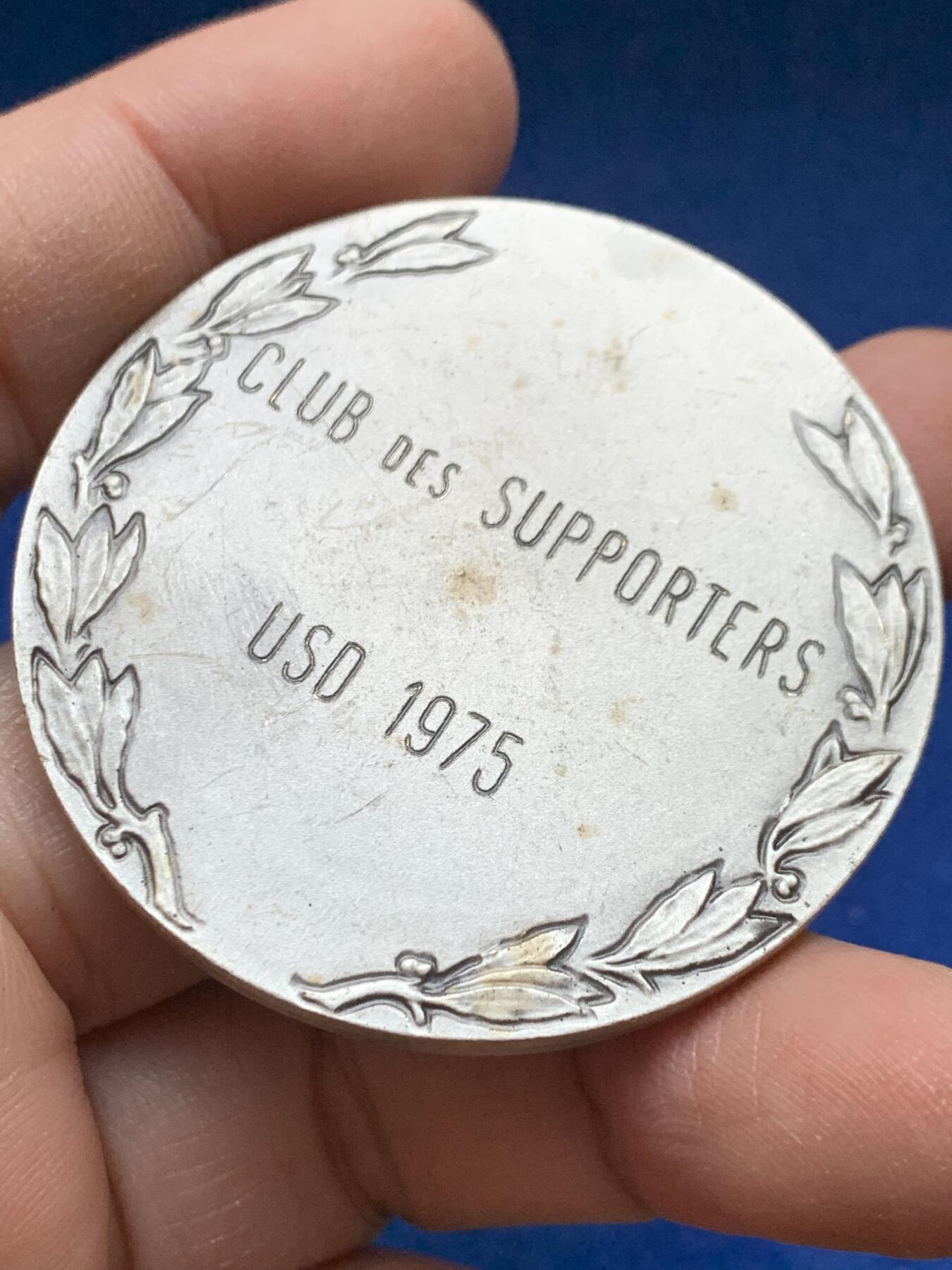 《竞宝斋》第443场 周日，周一，2场连拍 （全场包邮） 法国足球主题镀银铜章 直径50mm 重量59.3g