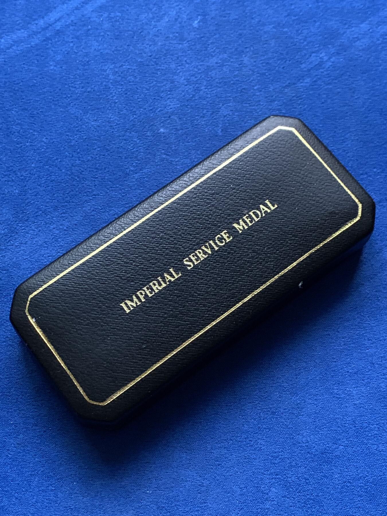 《竞宝斋》第443场 周日，周一，2场连拍 （全场包邮） 英国皇家忠诚服务奖章 总重约31.9克 带盒