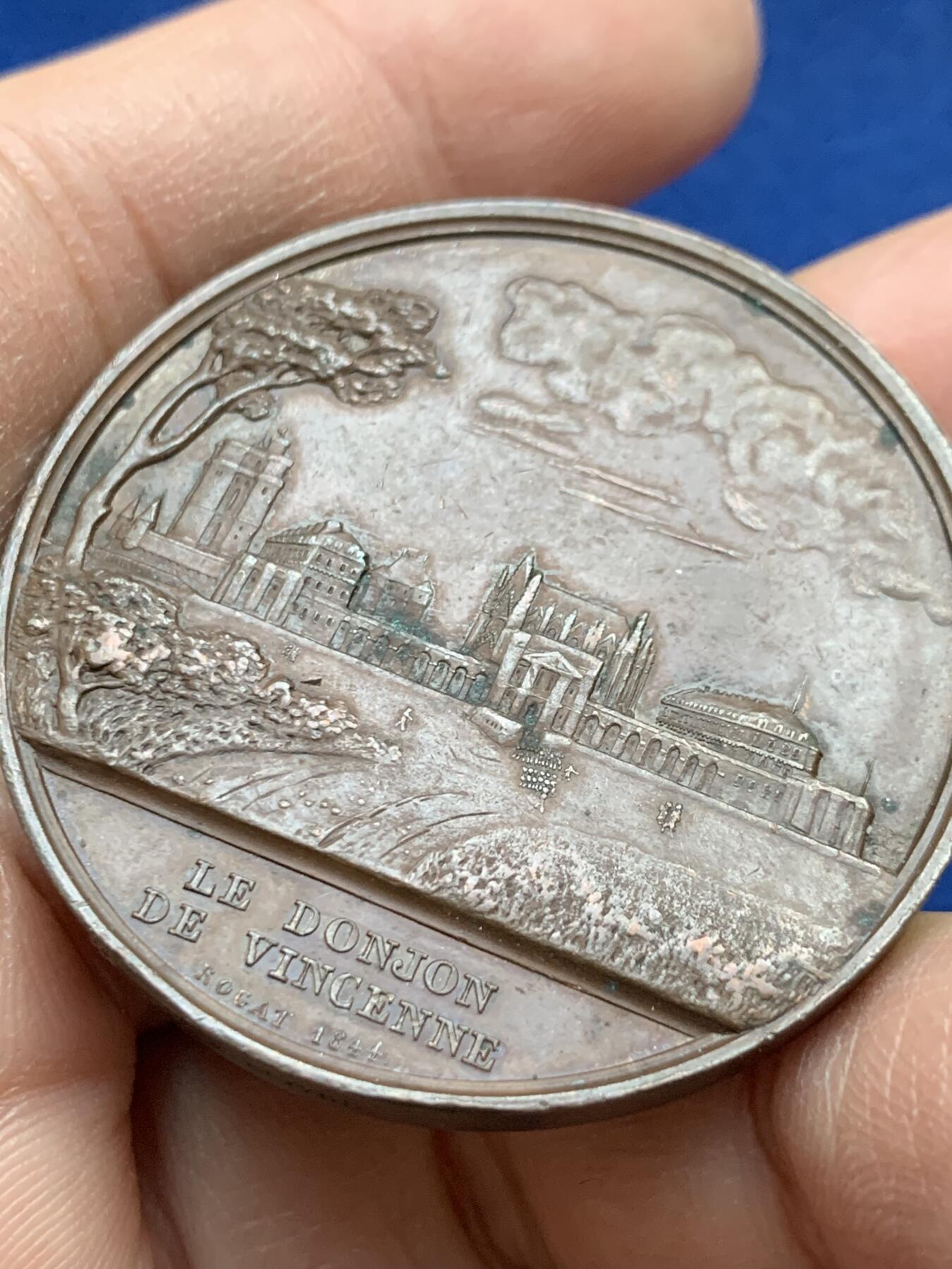 《竞宝斋》第443场 周日，周一，2场连拍 （全场包邮） 法国大革命-攻占巴士底狱纪念铜章 43.65克 42.2mm 船首边铭 早期版本 双面高浮雕 细节细腻