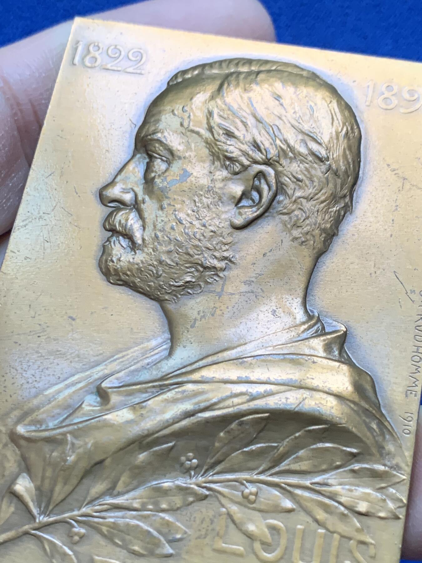 《竞宝斋》第443场 周日，周一，2场连拍 （全场包邮） 路易·巴斯德纪念铜章  巴氏消毒法创始人 149.7克 51.2*72.4mm 1979 丰饶角铜标 细节见图