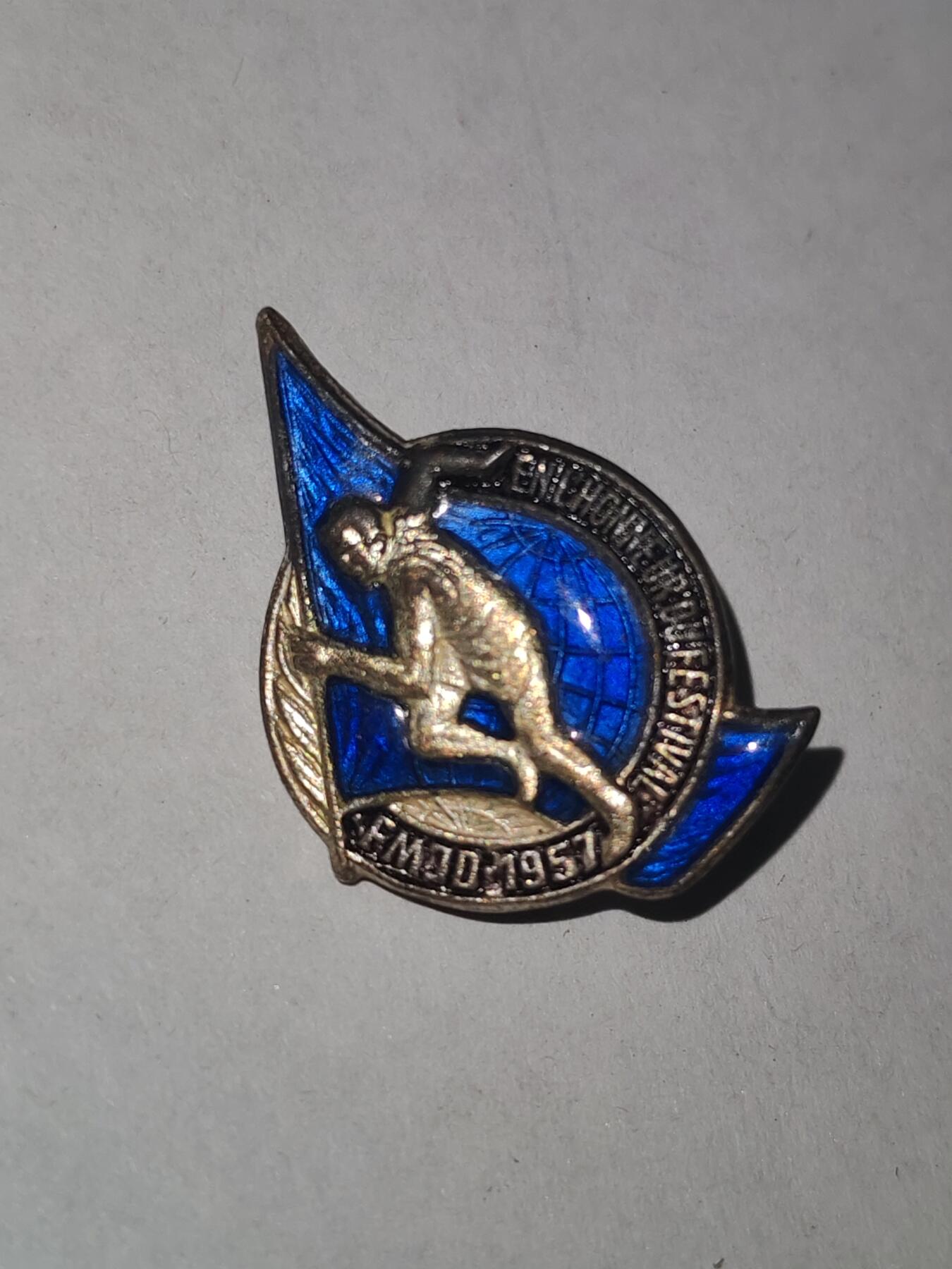 韵星假日拍卖第三十一期 -- Rimey Holidays Auction 31 世界民主青年大会1957参会证章 非常少见 铜珐琅 法语版本 社会主义affiliated