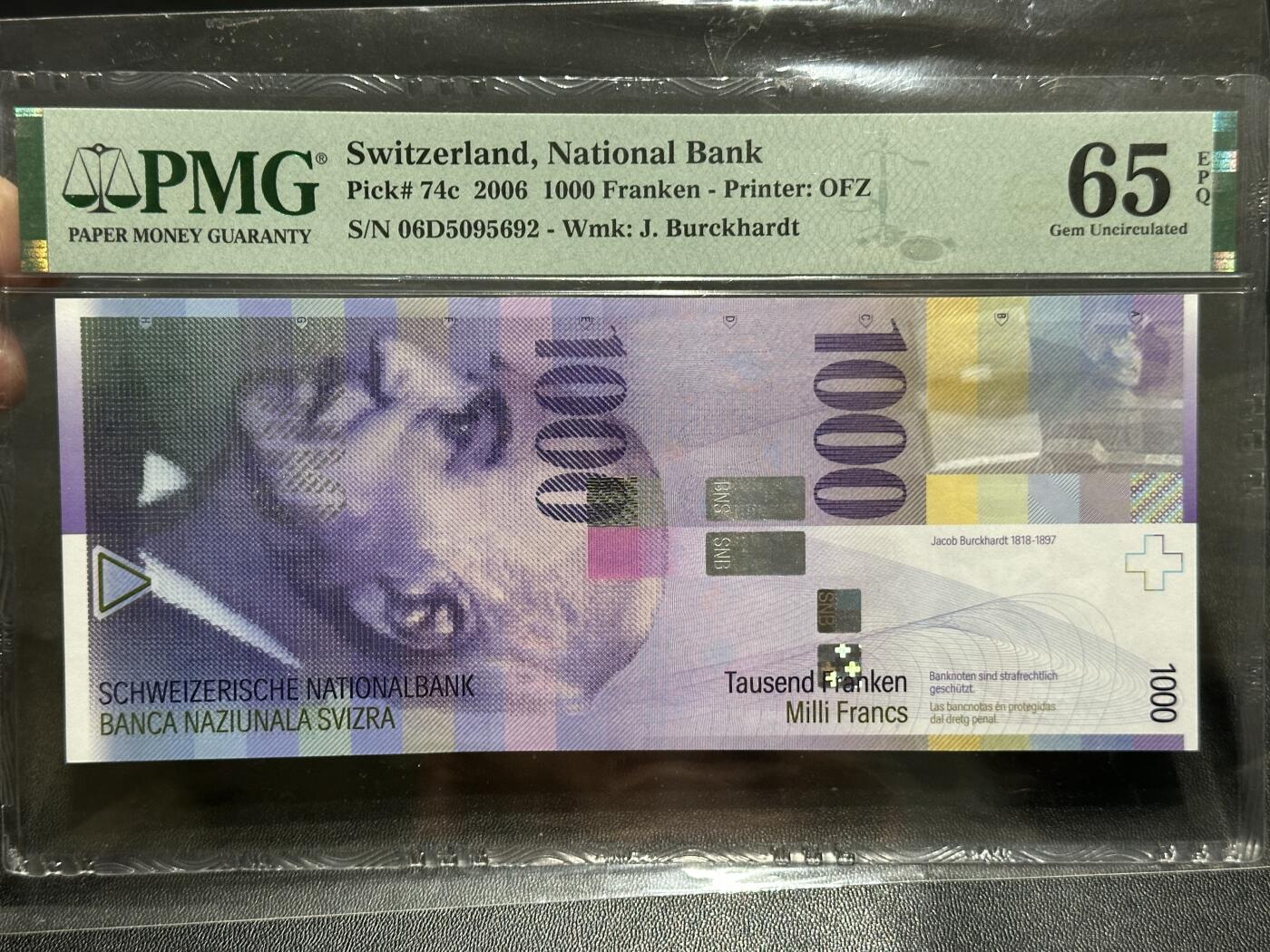 《外钞收藏家》第五百九十期（欧洲强钞、港币、硬通货及丰富裸币大拍场）（本平台长期征集拍品、欢迎藏友们联系合作） 2006年瑞士人像竖版1000法郎 PMG65 无47靓号 品相很绝 只是居中差点