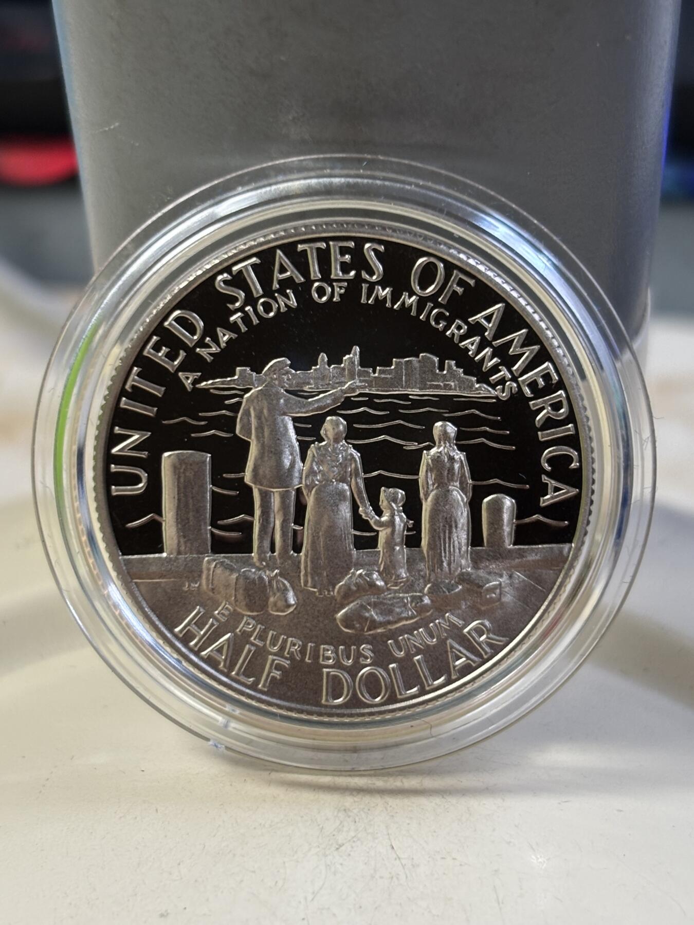 第183期拍卖 1986年美国双币套 自由女神纪念银币和铜镍币（1美元+半美元） 26.73克900银 盒证全