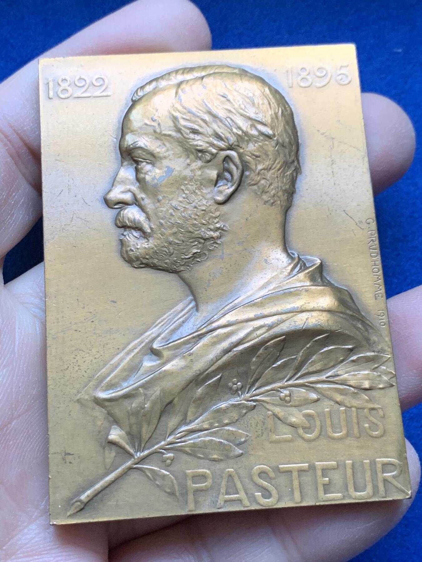 《竞宝斋》第443场 周日，周一，2场连拍 （全场包邮） 路易·巴斯德纪念铜章  巴氏消毒法创始人 149.7克 51.2*72.4mm 1979 丰饶角铜标 细节见图