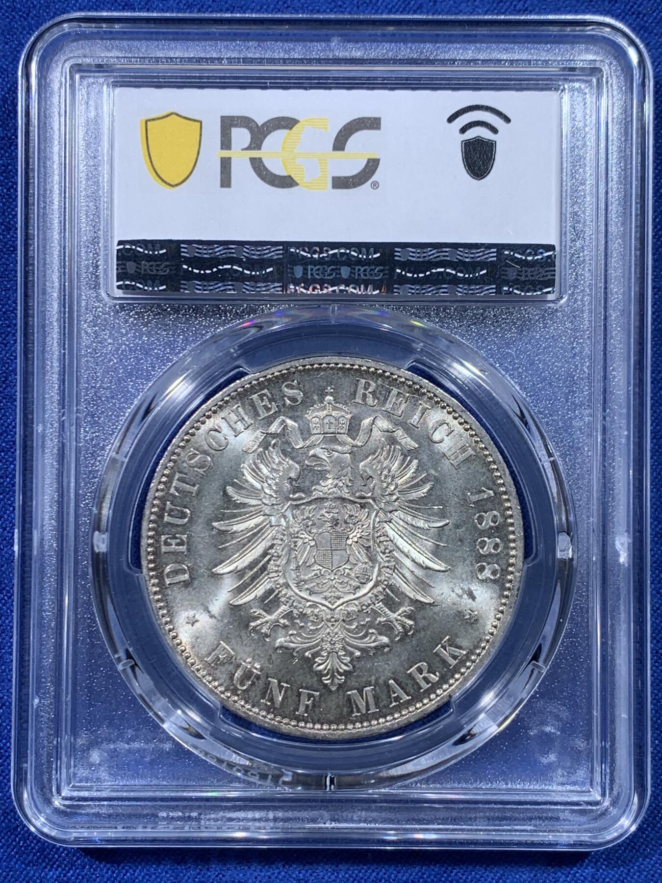《竞宝斋》第443场 周日，周一，2场连拍 （全场包邮） PCGS MS64 德国普鲁士1888年弗里德里希短翅鹰流通5马克银币，大热门品种，十字转光 ，细节见图。