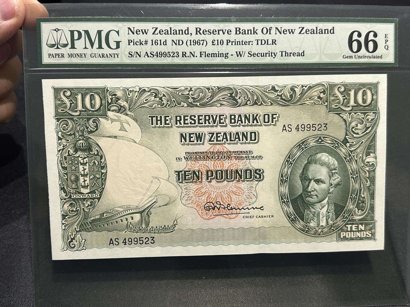 《外钞收藏家》第五百九十期（欧洲强钞、港币、硬通货及丰富裸币大拍场）（本平台长期征集拍品、欢迎藏友们联系合作） 1967年新西兰联邦版10镑 库克船长 PMG66 二代老壳