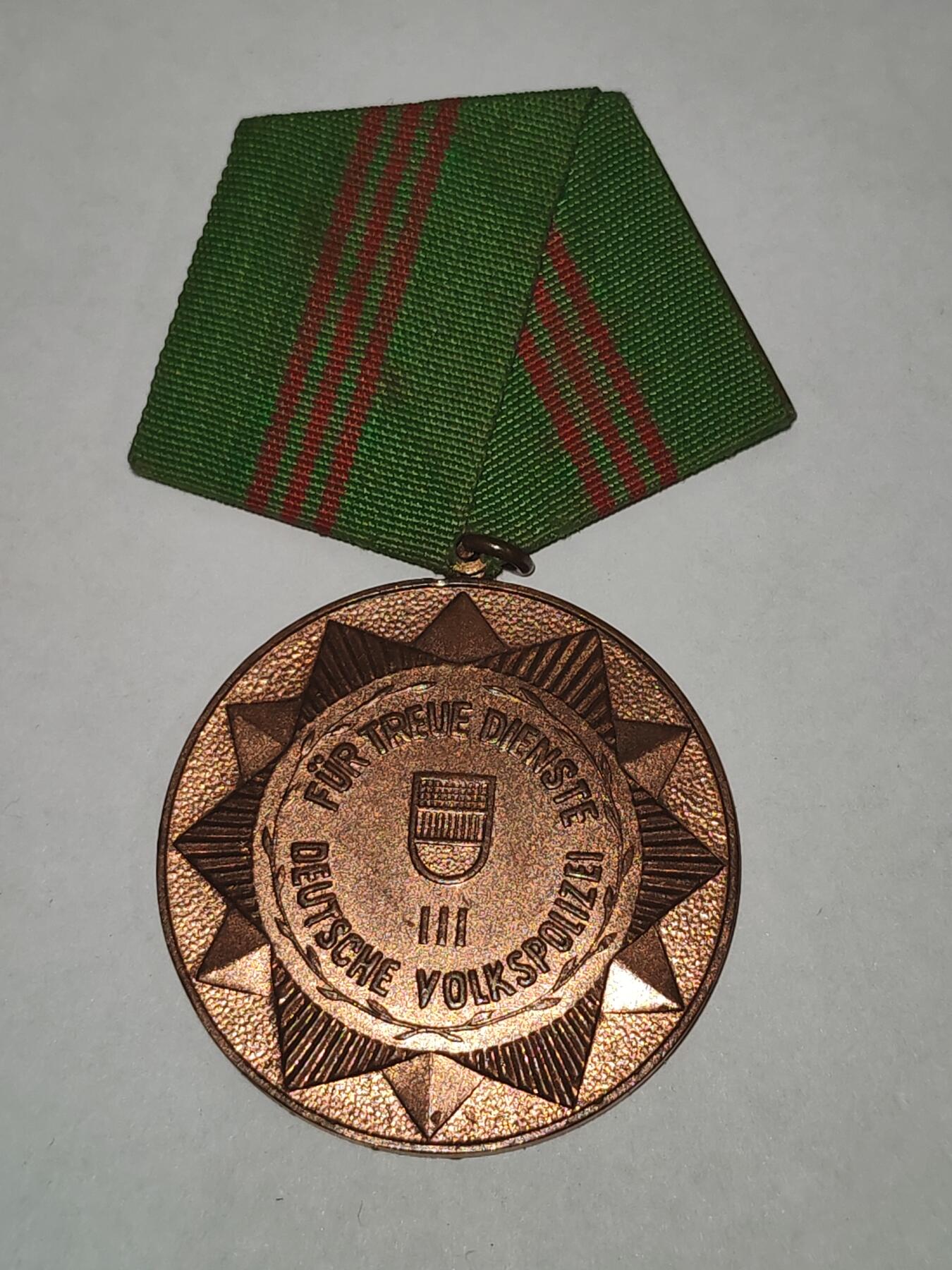 韵星假日拍卖第三十一期 -- Rimey Holidays Auction 31 民主德国铜级内务部圆满服役奖章 最早期版本