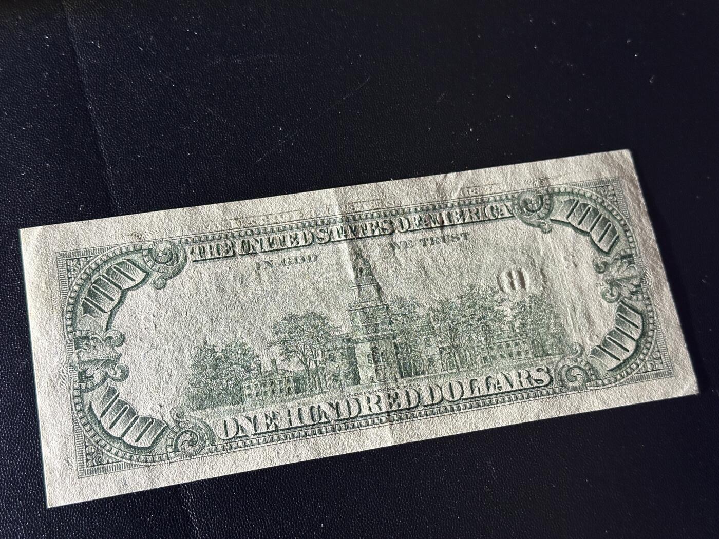 《外钞收藏家》第五百九十期（欧洲强钞、港币、硬通货及丰富裸币大拍场）（本平台长期征集拍品、欢迎藏友们联系合作） 1990年美国小头版100美元 AU品相