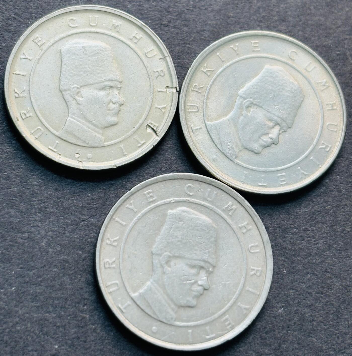 文馨钱币收藏第 284 场，【 长期接收代拍品】老藏家拍品南朝鲜李承晚时期货币，泰国大型纪念币，土耳其各时期及各国套币场 2003-2004 年土耳其 10 万里拉 3 枚