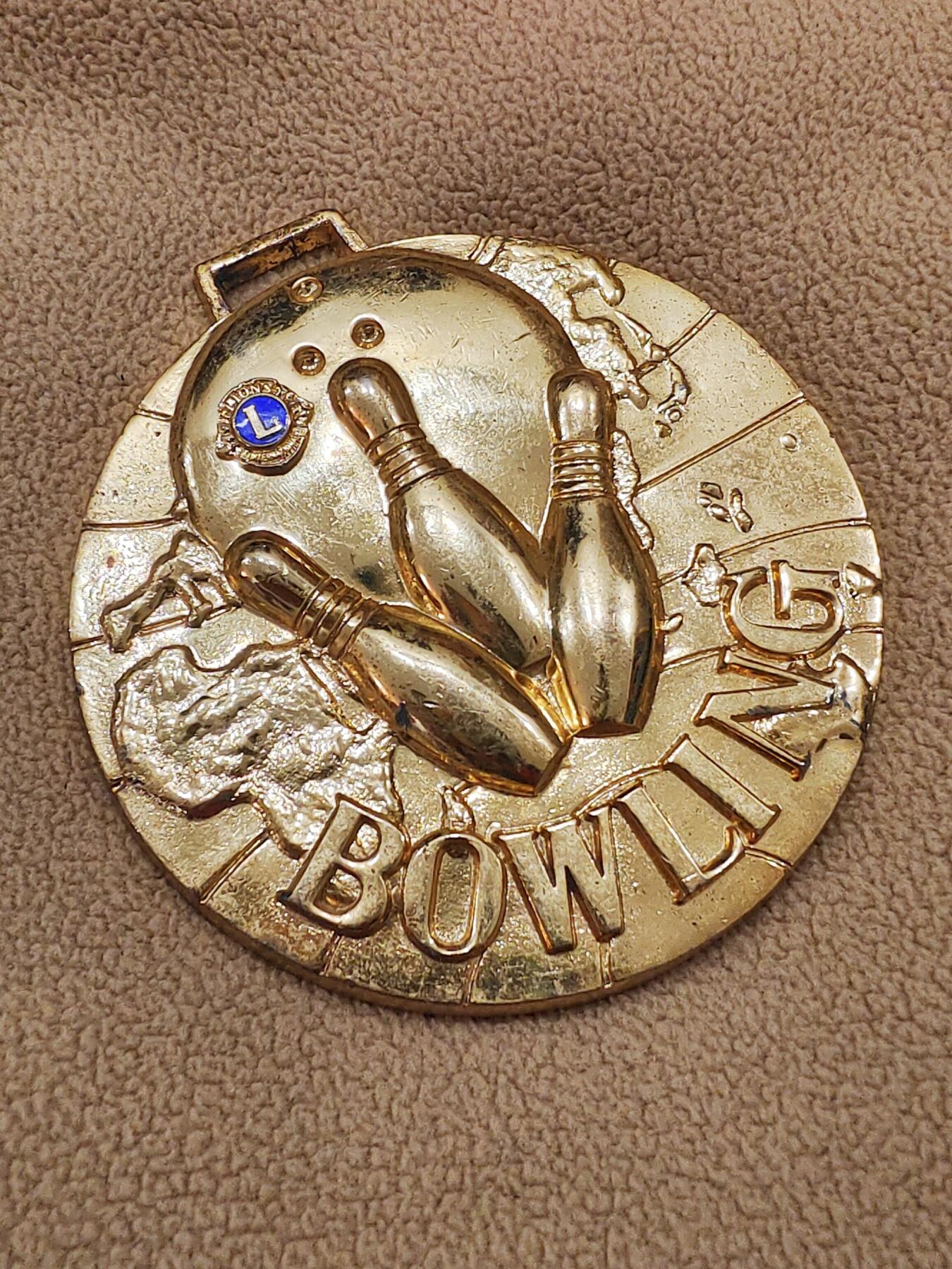 少见国际狮子会珐琅彩保龄球大铜牌 铜章