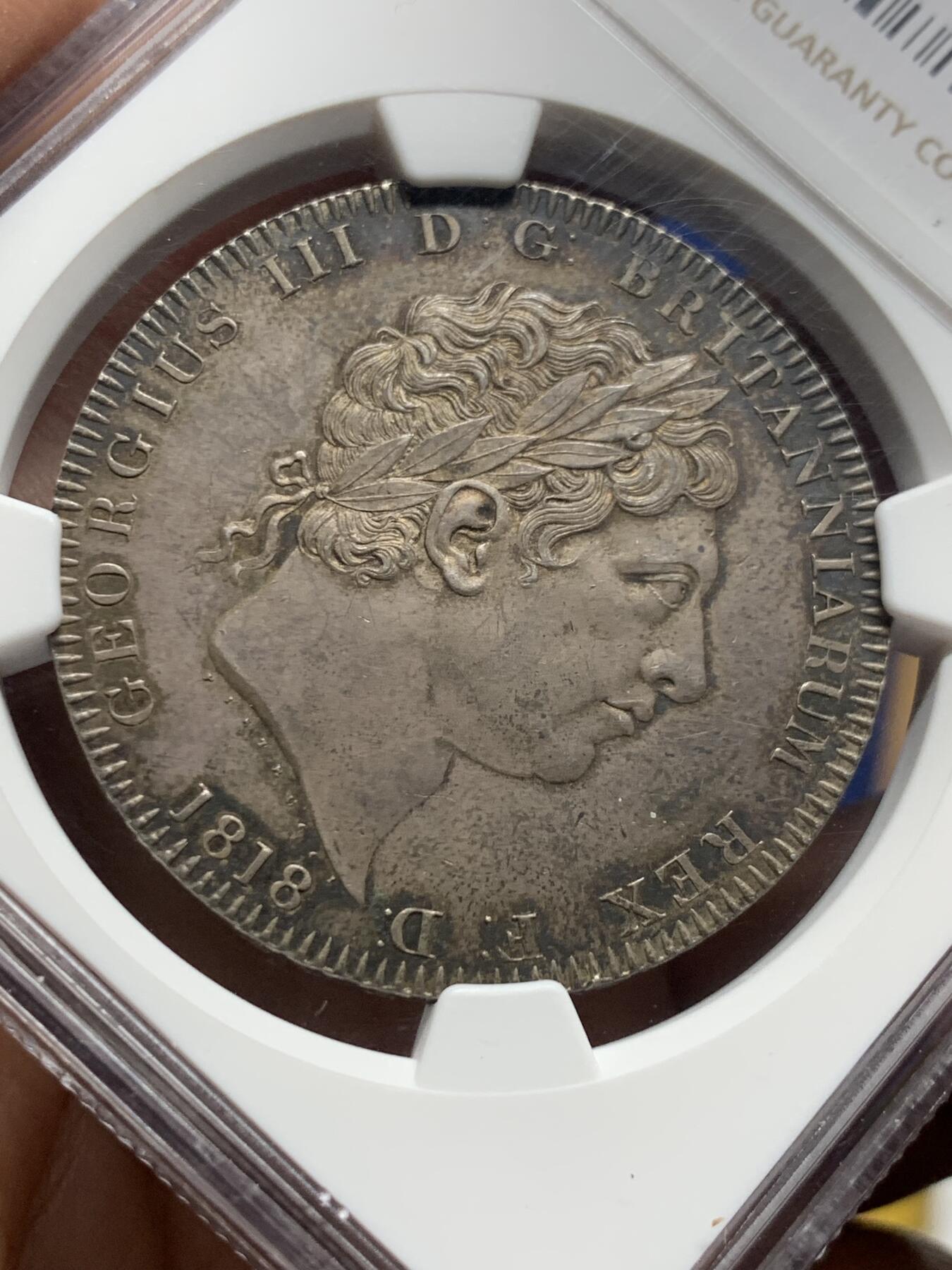 《竞宝斋》第443场 周日，周一，2场连拍 （全场包邮） NGC MS63 英国1818年乔治三世马剑克朗，马剑首年，乔三克朗三个年份中发行量最少的，包浆醇厚，近期价格不断攀升。