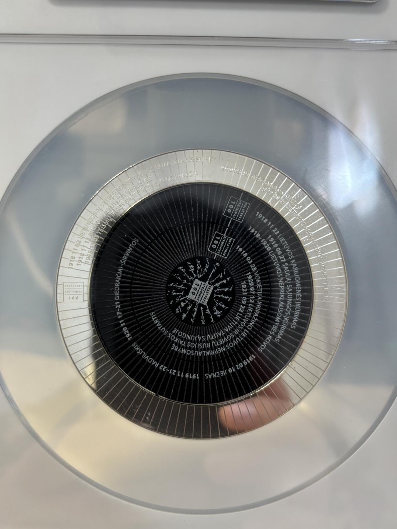 第183期拍卖 立陶宛2018年建国百年中空环形20欧纪念银币NGC-PF70首期蓝标无盒无证书，925银，28.28克，中间的有脱落