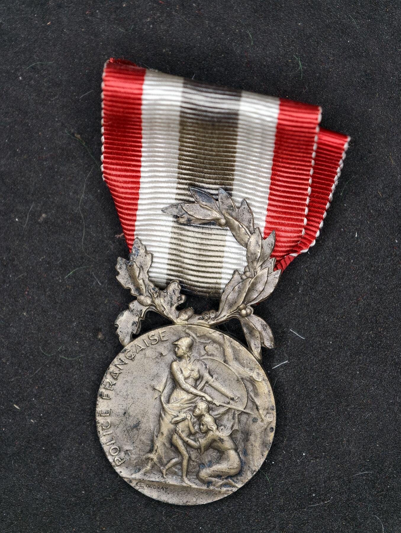 凯旋世界勋赏（第20期）（欢迎送拍）（对拍品有疑问请询问客服，不接受到手刀，出价默认拍品品相。请认真阅读拍卖规则！出价默认已认可！）（收到货请录制开箱视频，无视频概不处理问题。） 法国内务部奖章银制12g左右