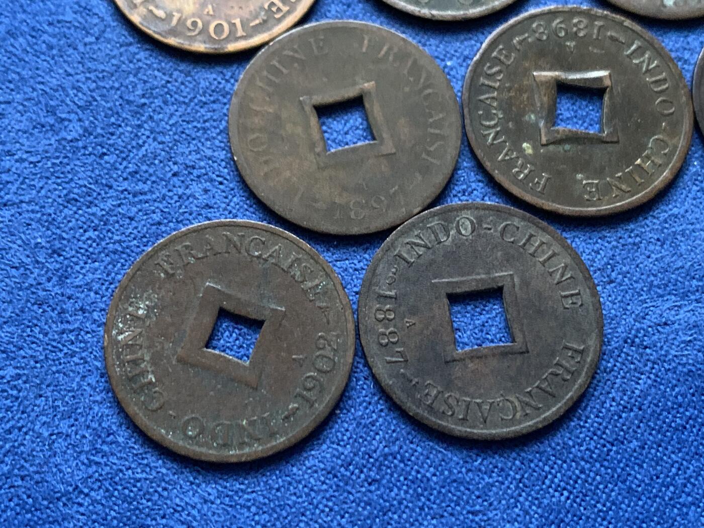 《竞宝斋》第443场 周日，周一，2场连拍 （全场包邮） 八枚一组 法属印支安南当二铜币 细节见图
