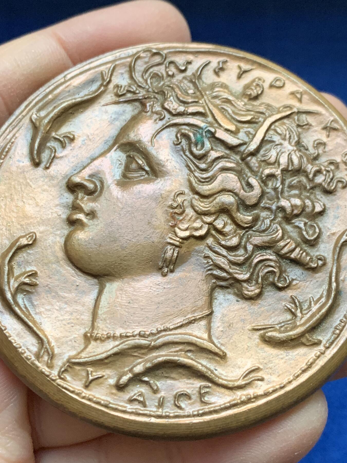 《竞宝斋》第443场 周日，周一，2场连拍 （全场包邮） 法国电气工程建设联盟铜章 169克 68.3mm