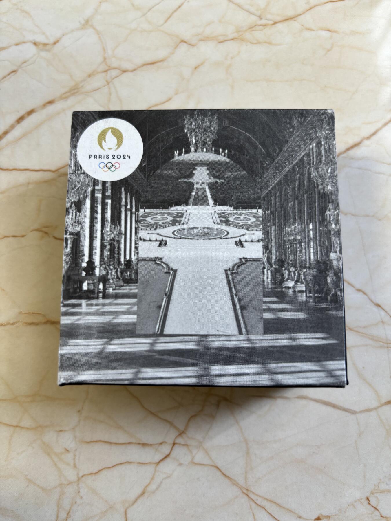 第183期拍卖 法国2023年巴黎文化遗产系列凡尔赛宫精制纪念银币，999银，发行7500枚，边缘有氧化